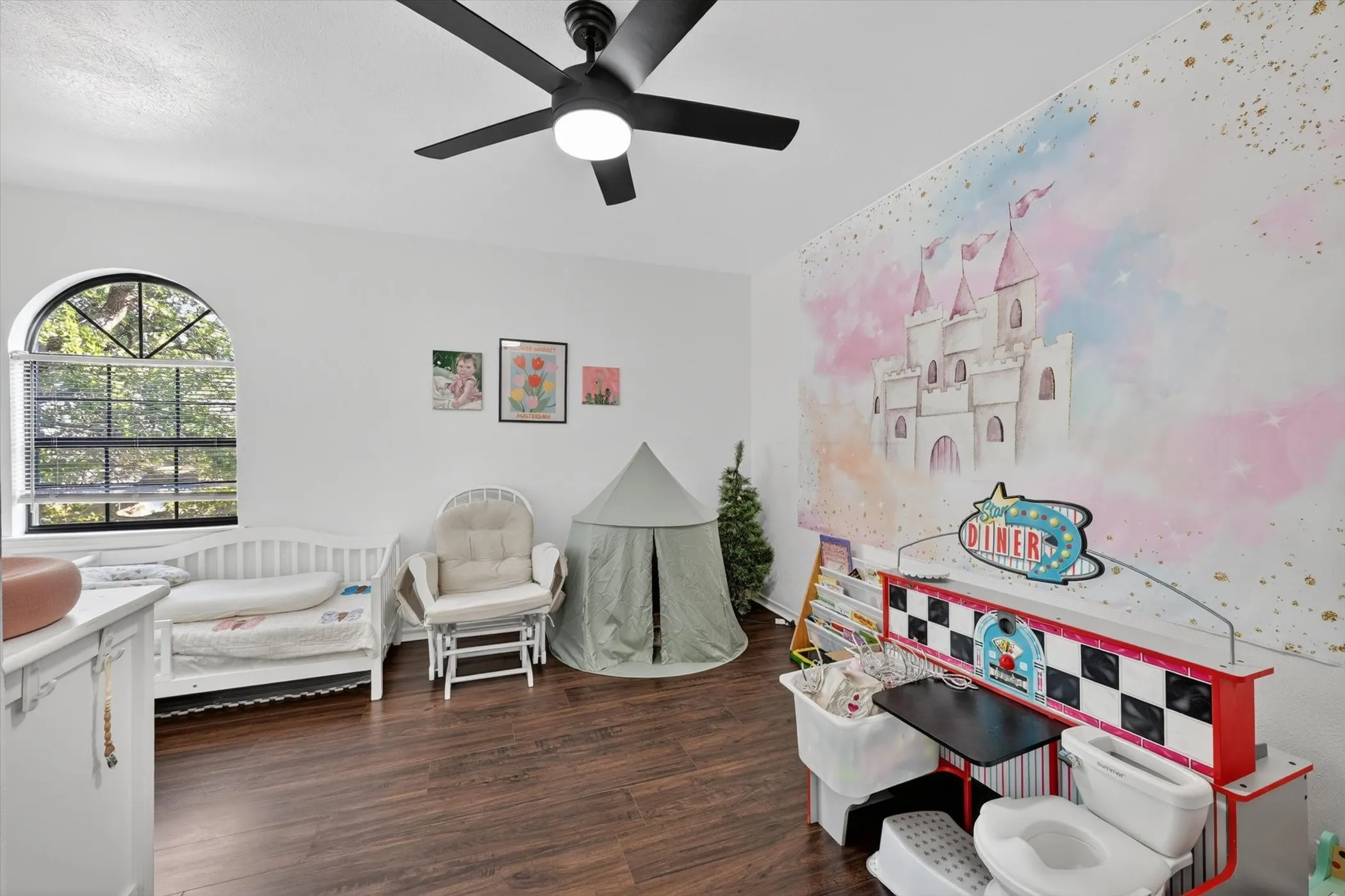 Single Family Residence For Sale in Dallas County , 535 Briarcliff Drive, Garland, Texas 75043, 3 Bedroom, 3 Bathroom, 2 Garage spaces, 2,175 Sqft, built in 1982, mls#21267792, Real Estate Agent in Garland, Homes For Sale in Dallas county, Homes For Sale in Garland, Realtor in Garland Texas, Real Estate Brokerage Independent Realty Texas, Luminita Cordes Realtor