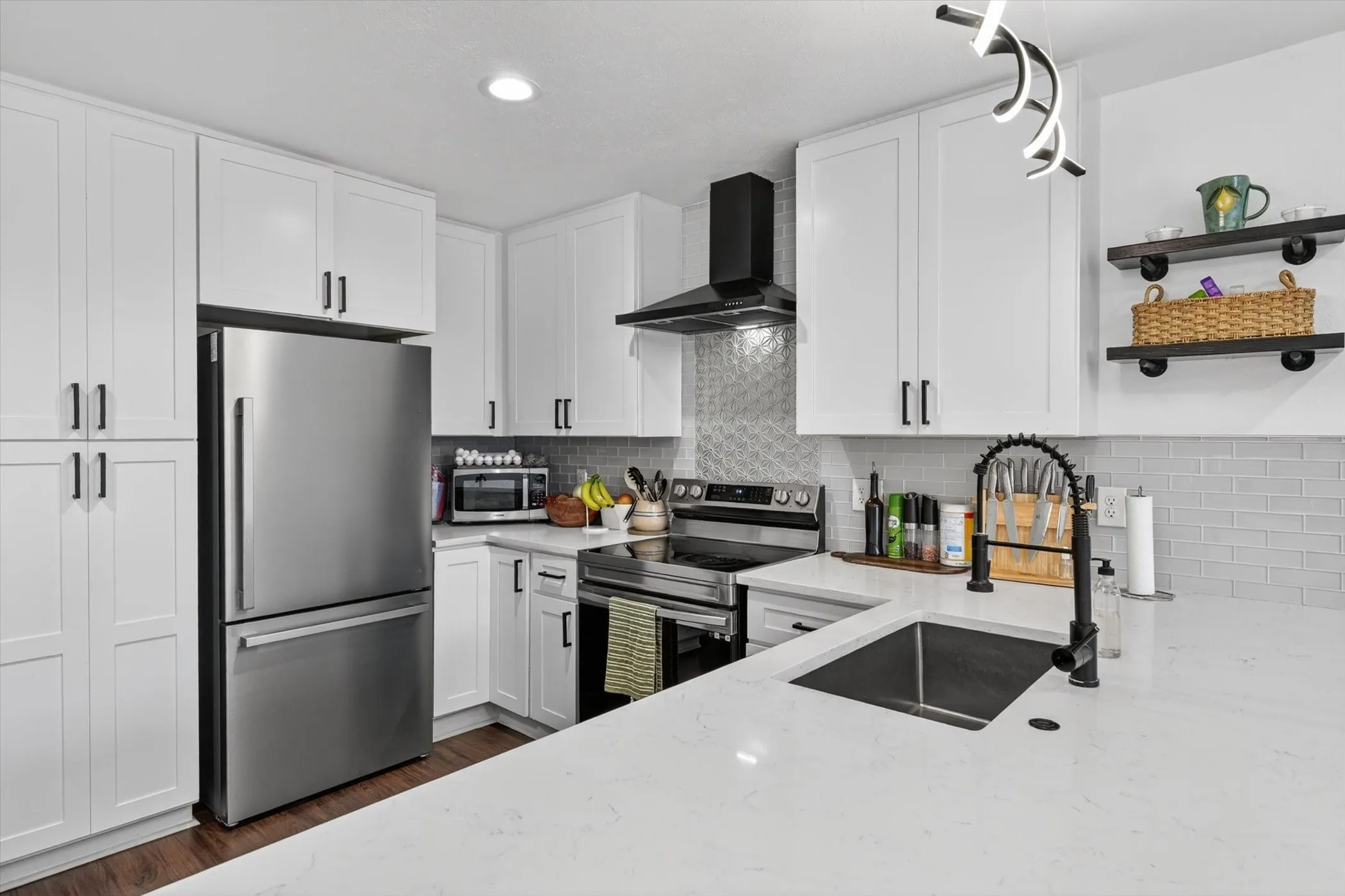 Single Family Residence For Sale in Dallas County , 535 Briarcliff Drive, Garland, Texas 75043, 3 Bedroom, 3 Bathroom, 2 Garage spaces, 2,175 Sqft, built in 1982, mls#21267792, Real Estate Agent in Garland, Homes For Sale in Dallas county, Homes For Sale in Garland, Realtor in Garland Texas, Real Estate Brokerage Independent Realty Texas, Luminita Cordes Realtor