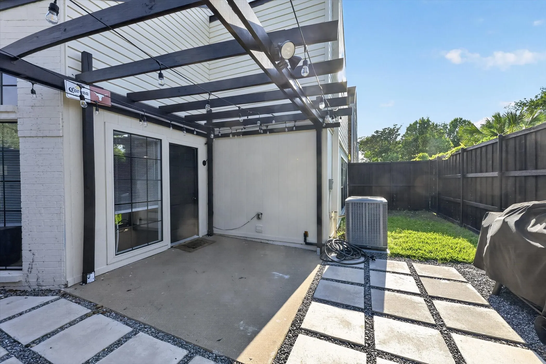 Single Family Residence For Sale in Dallas County , 535 Briarcliff Drive, Garland, Texas 75043, 3 Bedroom, 3 Bathroom, 2 Garage spaces, 2,175 Sqft, built in 1982, mls#21267792, Real Estate Agent in Garland, Homes For Sale in Dallas county, Homes For Sale in Garland, Realtor in Garland Texas, Real Estate Brokerage Independent Realty Texas, Luminita Cordes Realtor