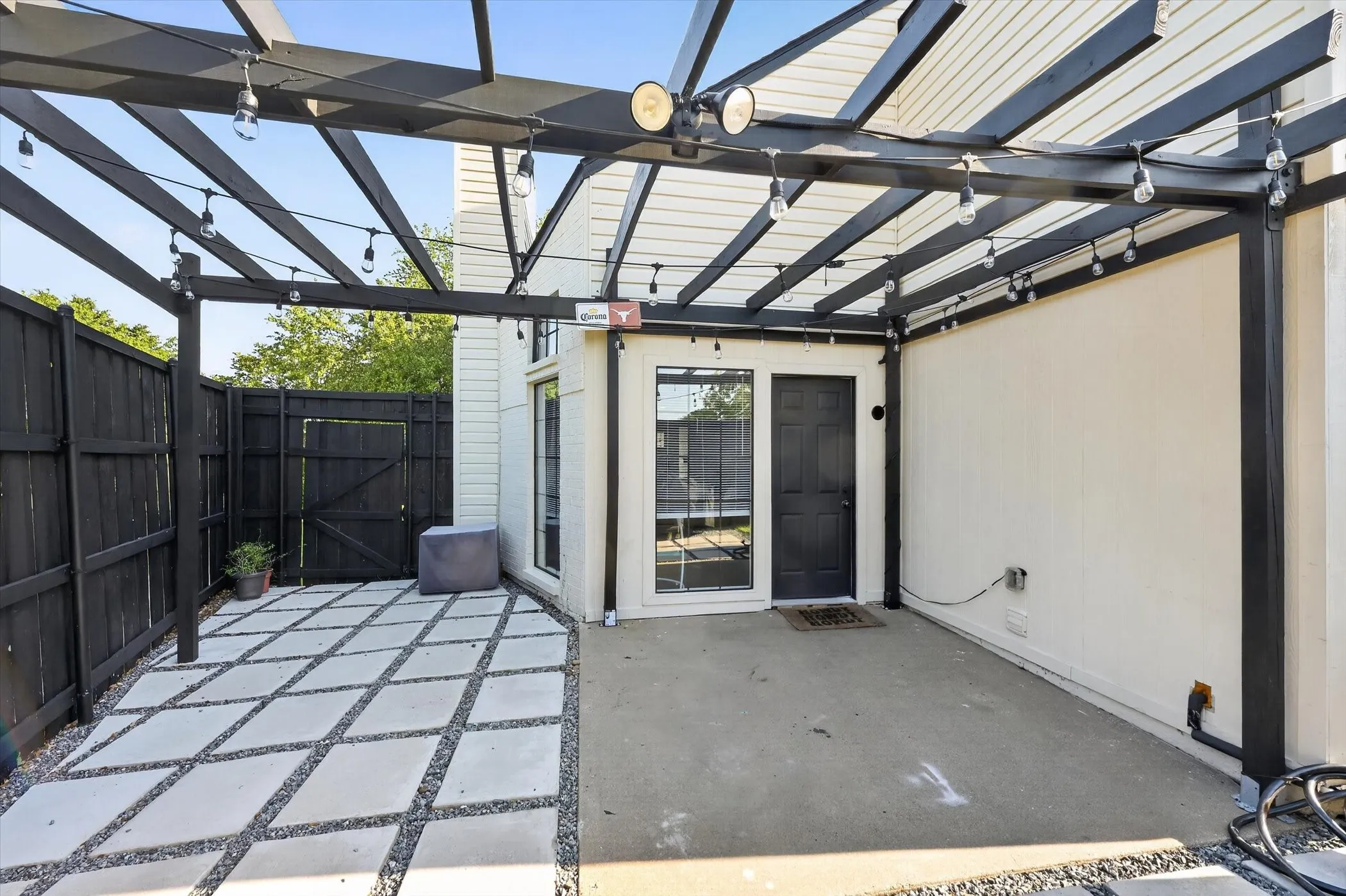 Single Family Residence For Sale in Dallas County , 535 Briarcliff Drive, Garland, Texas 75043, 3 Bedroom, 3 Bathroom, 2 Garage spaces, 2,175 Sqft, built in 1982, mls#21267792, Real Estate Agent in Garland, Homes For Sale in Dallas county, Homes For Sale in Garland, Realtor in Garland Texas, Real Estate Brokerage Independent Realty Texas, Luminita Cordes Realtor