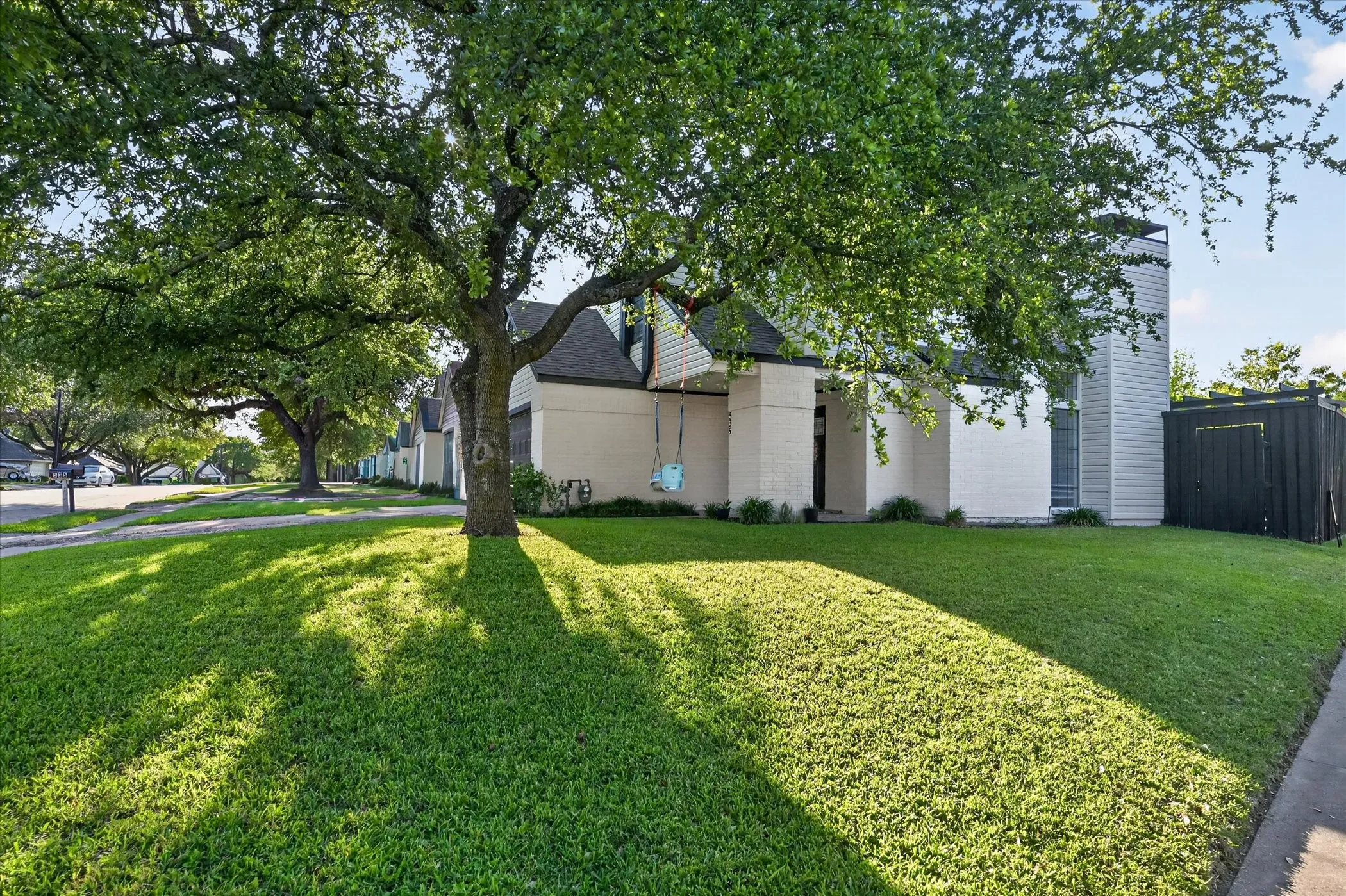 Single Family Residence For Sale in Dallas County , 535 Briarcliff Drive, Garland, Texas 75043, 3 Bedroom, 3 Bathroom, 2 Garage spaces, 2,175 Sqft, built in 1982, mls#21267792, Real Estate Agent in Garland, Homes For Sale in Dallas county, Homes For Sale in Garland, Realtor in Garland Texas, Real Estate Brokerage Independent Realty Texas, Luminita Cordes Realtor