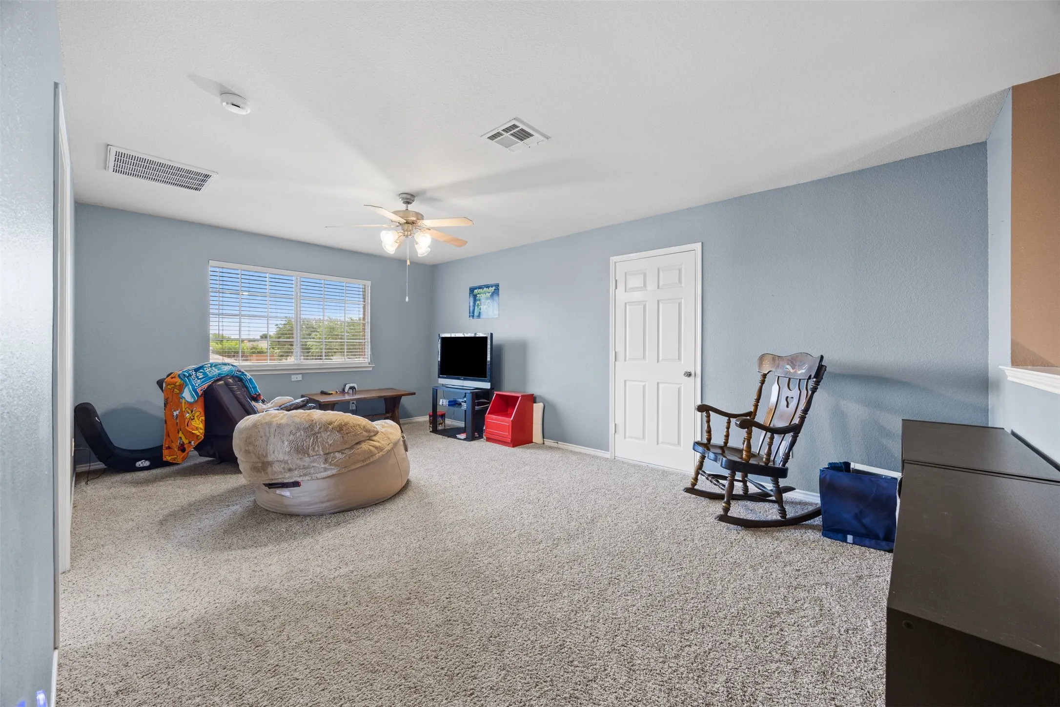 Single Family Residence For Sale in Denton County , 9980 Queens Quarter Drive, Frisco, Texas 75033, 4 Bedrooms, 3 Bathrooms, 2 Garage spaces, 2,830 Sqft, built in 2004, Price $575,000, mls#21272067, Real Estate Agent in Frisco, Homes For Sale in Denton county, Homes For Sale in Frisco, Realtor in Frisco Texas, Real Estate Brokerage Independent Realty Texas, Luminita Cordes Realtor