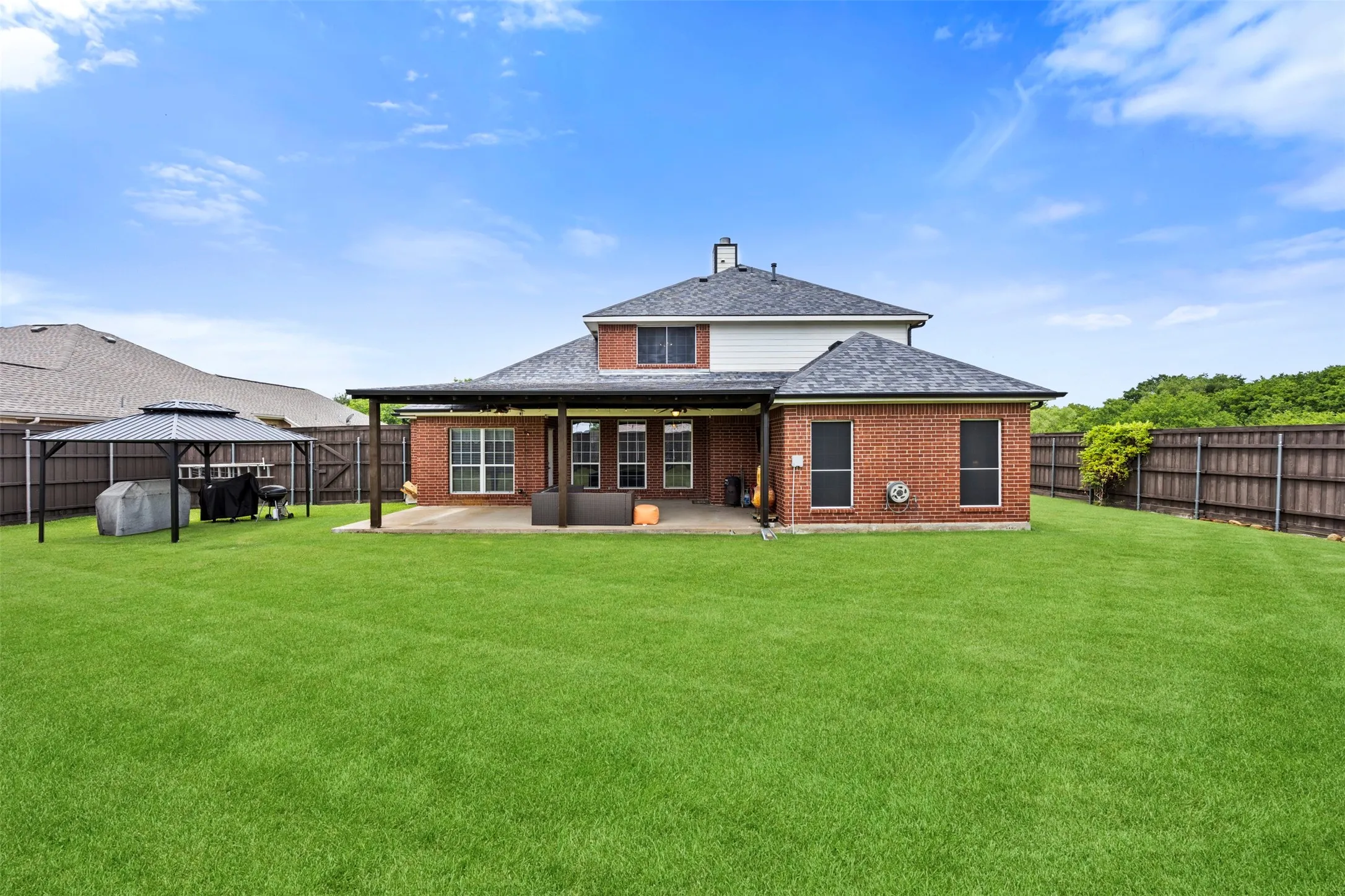 Single Family Residence For Sale in Denton County , 9980 Queens Quarter Drive, Frisco, Texas 75033, 4 Bedrooms, 3 Bathrooms, 2 Garage spaces, 2,830 Sqft, built in 2004, Price $575,000, mls#21272067, Real Estate Agent in Frisco, Homes For Sale in Denton county, Homes For Sale in Frisco, Realtor in Frisco Texas, Real Estate Brokerage Independent Realty Texas, Luminita Cordes Realtor