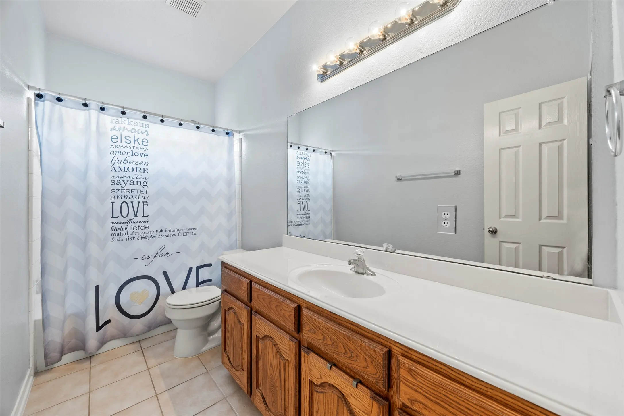 Single Family Residence For Sale in Denton County , 9980 Queens Quarter Drive, Frisco, Texas 75033, 4 Bedrooms, 3 Bathrooms, 2 Garage spaces, 2,830 Sqft, built in 2004, Price $575,000, mls#21272067, Real Estate Agent in Frisco, Homes For Sale in Denton county, Homes For Sale in Frisco, Realtor in Frisco Texas, Real Estate Brokerage Independent Realty Texas, Luminita Cordes Realtor
