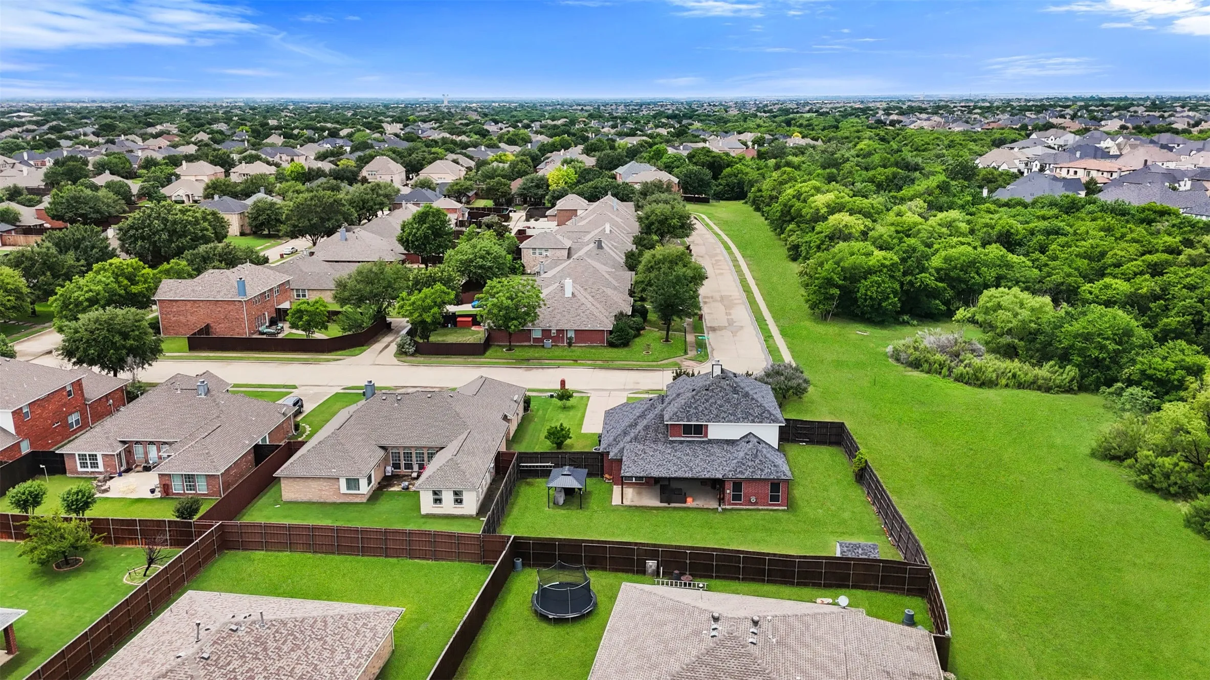 Single Family Residence For Sale in Denton County , 9980 Queens Quarter Drive, Frisco, Texas 75033, 4 Bedrooms, 3 Bathrooms, 2 Garage spaces, 2,830 Sqft, built in 2004, Price $575,000, mls#21272067, Real Estate Agent in Frisco, Homes For Sale in Denton county, Homes For Sale in Frisco, Realtor in Frisco Texas, Real Estate Brokerage Independent Realty Texas, Luminita Cordes Realtor