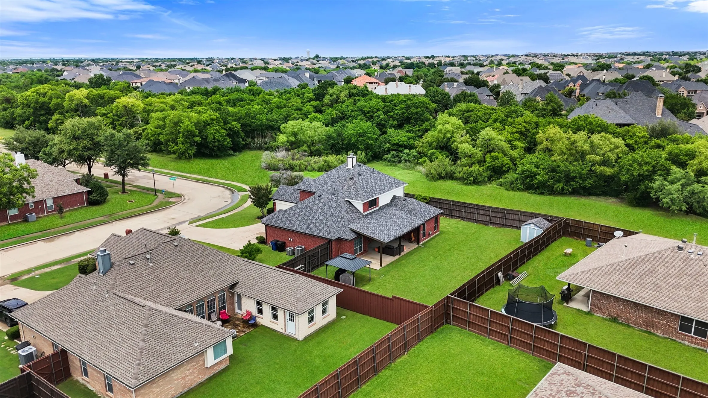 Single Family Residence For Sale in Denton County , 9980 Queens Quarter Drive, Frisco, Texas 75033, 4 Bedrooms, 3 Bathrooms, 2 Garage spaces, 2,830 Sqft, built in 2004, Price $575,000, mls#21272067, Real Estate Agent in Frisco, Homes For Sale in Denton county, Homes For Sale in Frisco, Realtor in Frisco Texas, Real Estate Brokerage Independent Realty Texas, Luminita Cordes Realtor