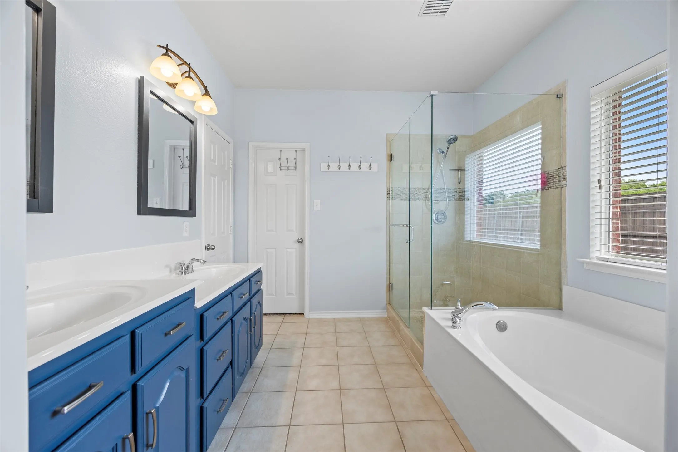 Single Family Residence For Sale in Denton County , 9980 Queens Quarter Drive, Frisco, Texas 75033, 4 Bedrooms, 3 Bathrooms, 2 Garage spaces, 2,830 Sqft, built in 2004, Price $575,000, mls#21272067, Real Estate Agent in Frisco, Homes For Sale in Denton county, Homes For Sale in Frisco, Realtor in Frisco Texas, Real Estate Brokerage Independent Realty Texas, Luminita Cordes Realtor