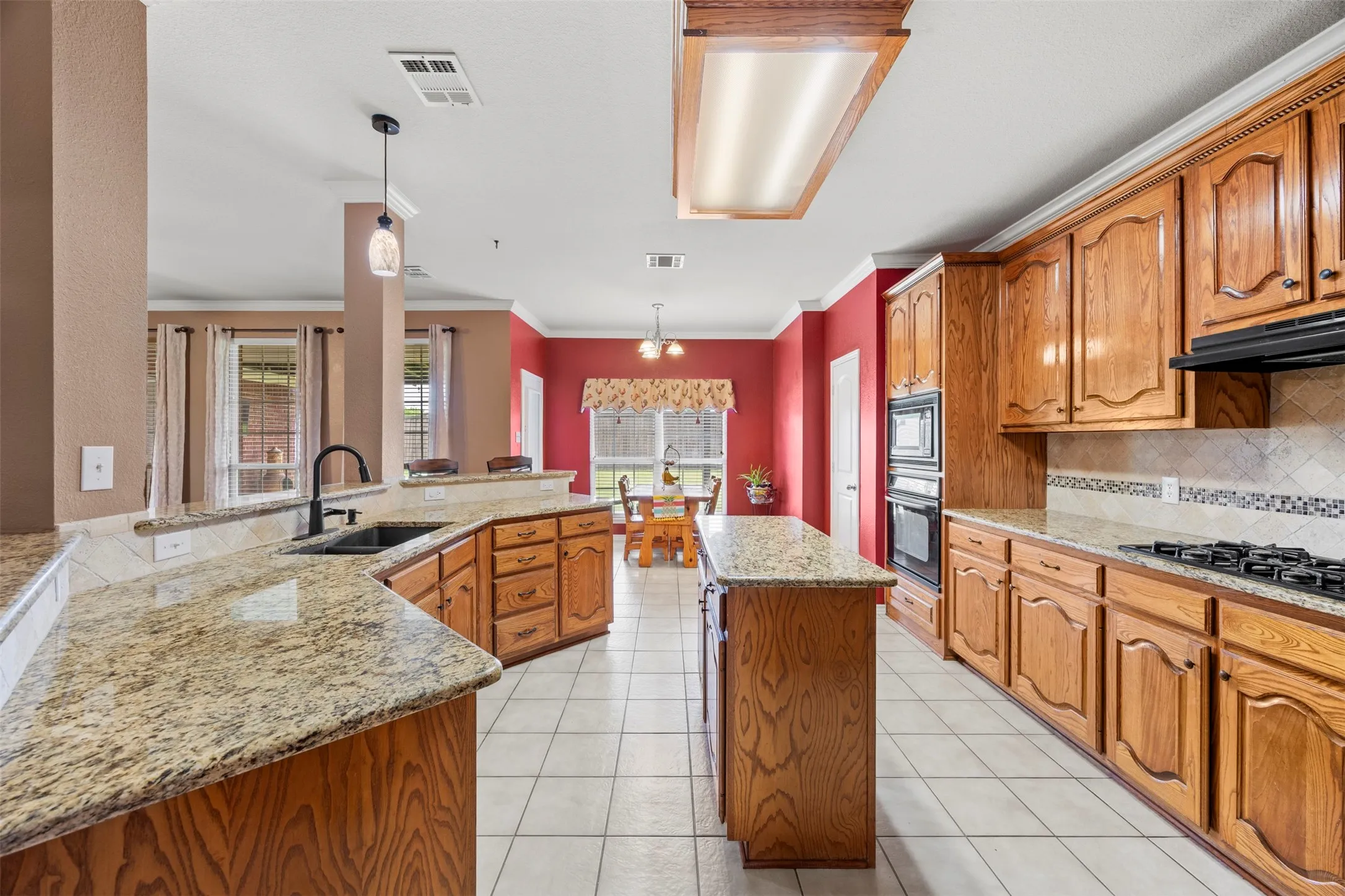 Single Family Residence For Sale in Denton County , 9980 Queens Quarter Drive, Frisco, Texas 75033, 4 Bedrooms, 3 Bathrooms, 2 Garage spaces, 2,830 Sqft, built in 2004, Price $575,000, mls#21272067, Real Estate Agent in Frisco, Homes For Sale in Denton county, Homes For Sale in Frisco, Realtor in Frisco Texas, Real Estate Brokerage Independent Realty Texas, Luminita Cordes Realtor