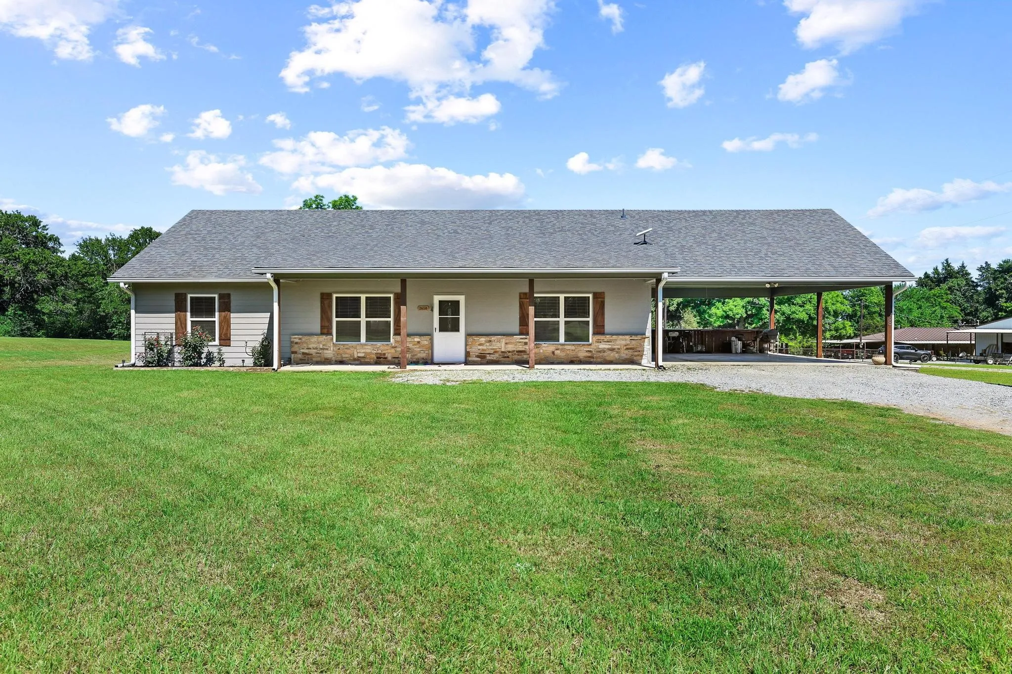 Single Family Residence For Sale in Grayson County , 2658 Oak Ridge Road, Denison, Texas 75021, 3 Bedroom, 2 Bathroom, Garage spaces, 1,768 Sqft, built in 2020, Price $395,000, mls#21271096, Real Estate Agent in Denison, Homes For Sale in Grayson county, Homes For Sale in Denison, Realtor in Denison Texas, Real Estate Brokerage Independent Realty Texas, Luminita Cordes Realtor