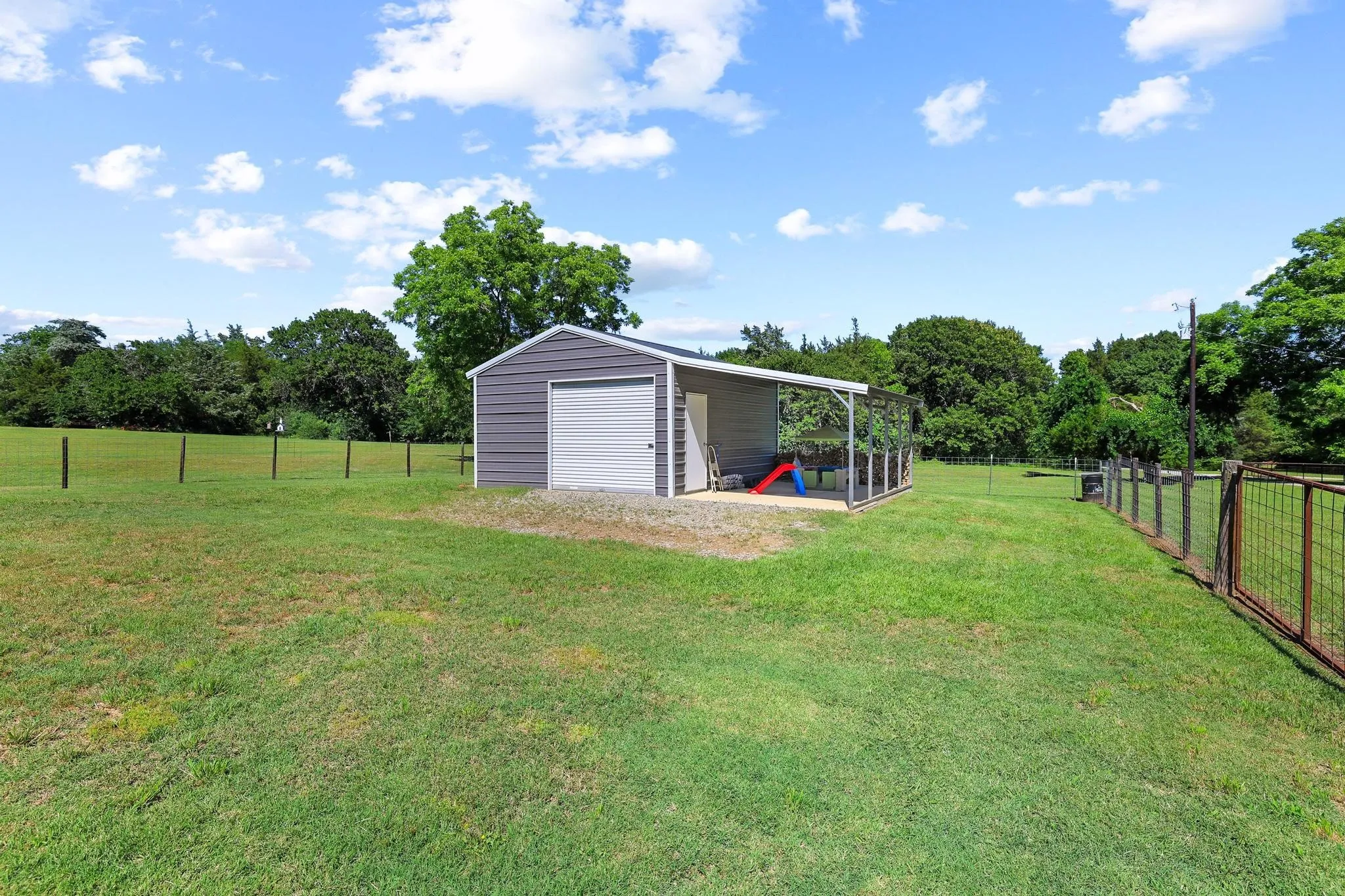 Single Family Residence For Sale in Grayson County , 2658 Oak Ridge Road, Denison, Texas 75021, 3 Bedroom, 2 Bathroom, Garage spaces, 1,768 Sqft, built in 2020, Price $395,000, mls#21271096, Real Estate Agent in Denison, Homes For Sale in Grayson county, Homes For Sale in Denison, Realtor in Denison Texas, Real Estate Brokerage Independent Realty Texas, Luminita Cordes Realtor