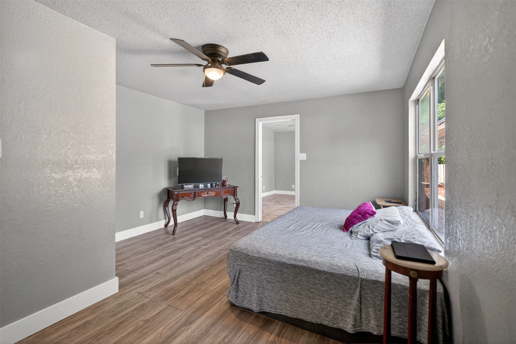 Single Family Residence For Sale in Johnson County , 604 Graham Street, Cleburne, Texas 76033, 4 Bedroom, 2 Bathroom, Garage spaces, 1,804 Sqft, built in 1940, mls#21271751, Real Estate Agent in Cleburne, Homes For Sale in Johnson county, Homes For Sale in Cleburne, Realtor in Cleburne Texas, Real Estate Brokerage Independent Realty Texas, Luminita Cordes Realtor