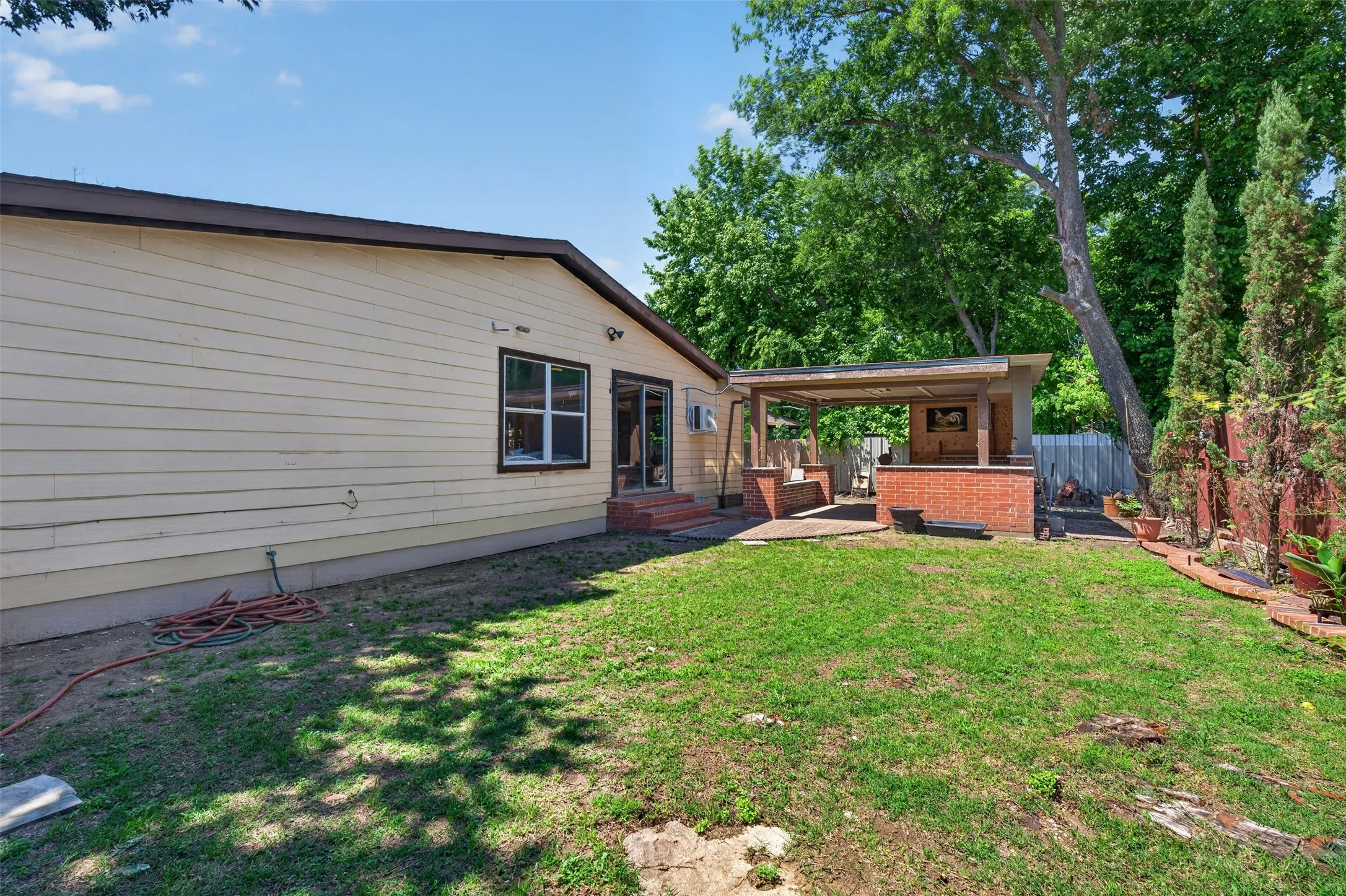 Single Family Residence For Sale in Johnson County , 604 Graham Street, Cleburne, Texas 76033, 4 Bedroom, 2 Bathroom, Garage spaces, 1,804 Sqft, built in 1940, mls#21271751, Real Estate Agent in Cleburne, Homes For Sale in Johnson county, Homes For Sale in Cleburne, Realtor in Cleburne Texas, Real Estate Brokerage Independent Realty Texas, Luminita Cordes Realtor