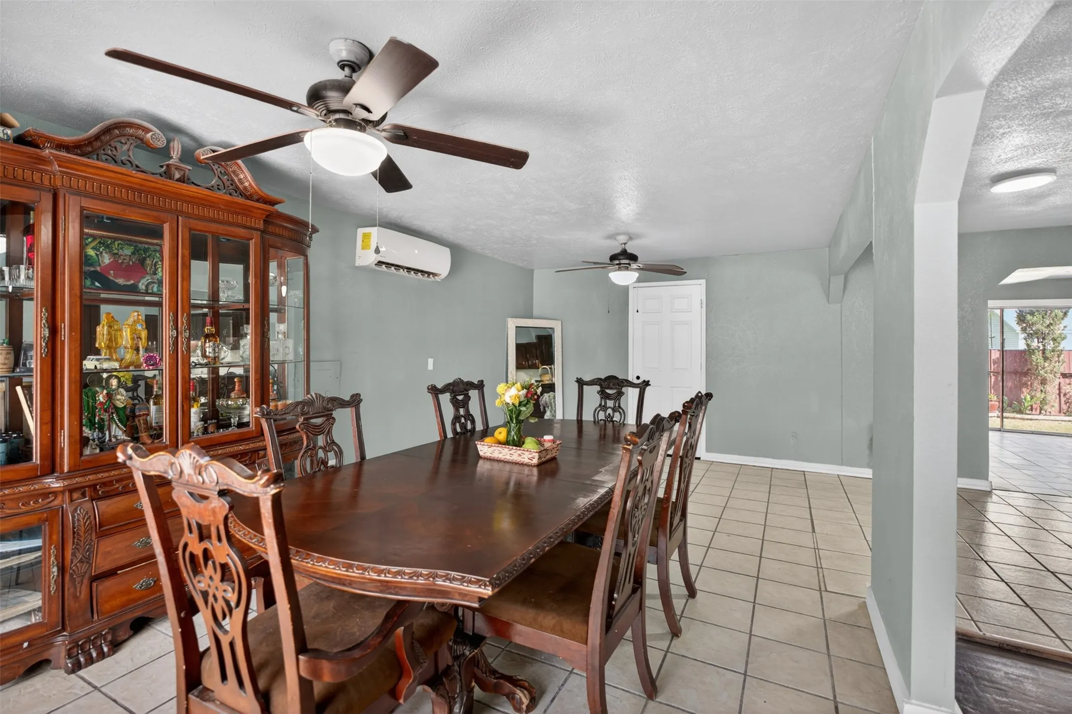 Single Family Residence For Sale in Johnson County , 604 Graham Street, Cleburne, Texas 76033, 4 Bedroom, 2 Bathroom, Garage spaces, 1,804 Sqft, built in 1940, mls#21271751, Real Estate Agent in Cleburne, Homes For Sale in Johnson county, Homes For Sale in Cleburne, Realtor in Cleburne Texas, Real Estate Brokerage Independent Realty Texas, Luminita Cordes Realtor