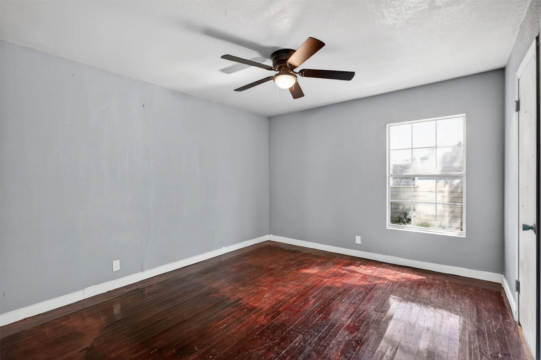 Single Family Residence For Sale in Johnson County , 604 Graham Street, Cleburne, Texas 76033, 4 Bedroom, 2 Bathroom, Garage spaces, 1,804 Sqft, built in 1940, mls#21271751, Real Estate Agent in Cleburne, Homes For Sale in Johnson county, Homes For Sale in Cleburne, Realtor in Cleburne Texas, Real Estate Brokerage Independent Realty Texas, Luminita Cordes Realtor