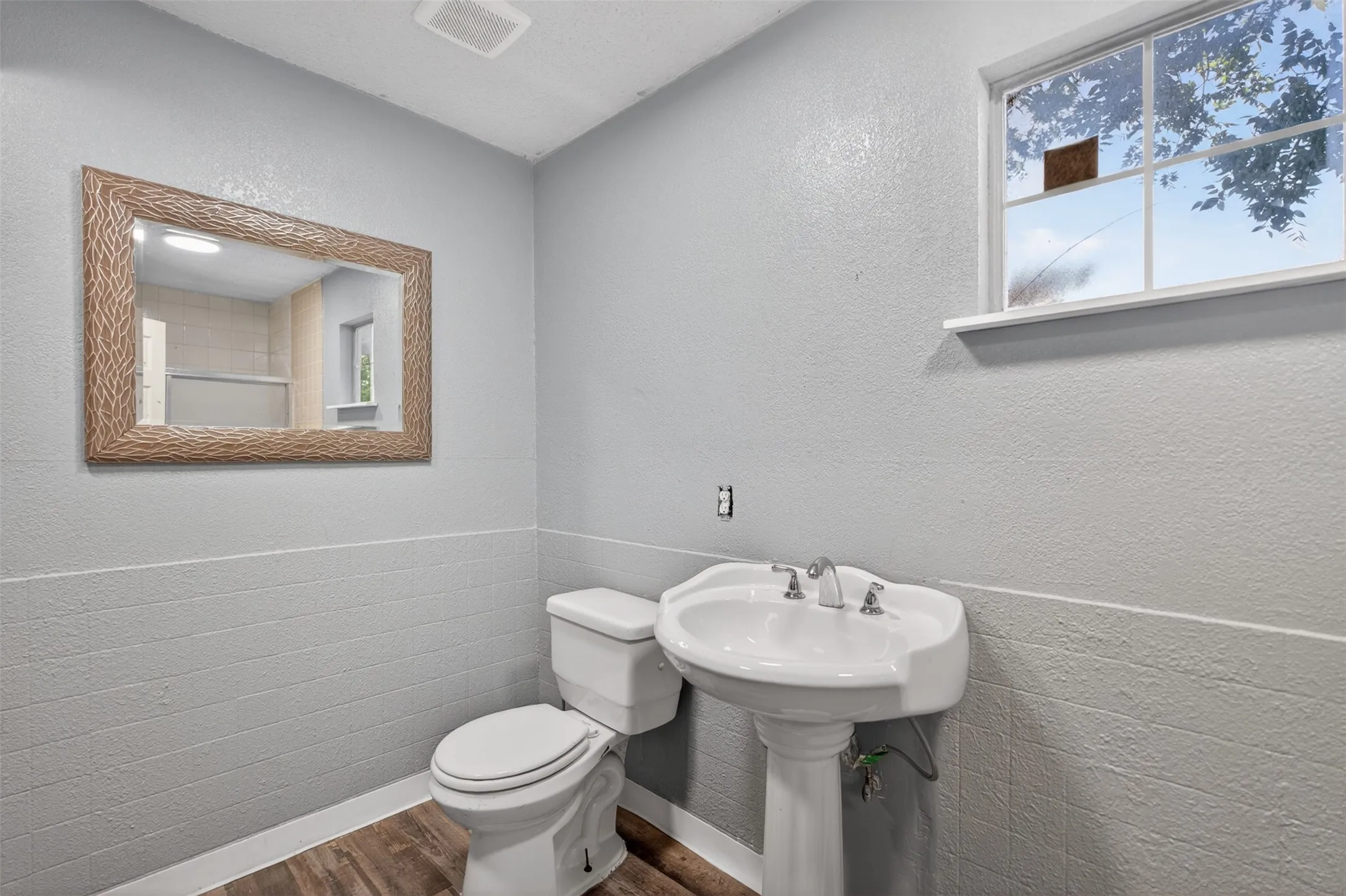 Single Family Residence For Sale in Johnson County , 604 Graham Street, Cleburne, Texas 76033, 4 Bedroom, 2 Bathroom, Garage spaces, 1,804 Sqft, built in 1940, mls#21271751, Real Estate Agent in Cleburne, Homes For Sale in Johnson county, Homes For Sale in Cleburne, Realtor in Cleburne Texas, Real Estate Brokerage Independent Realty Texas, Luminita Cordes Realtor