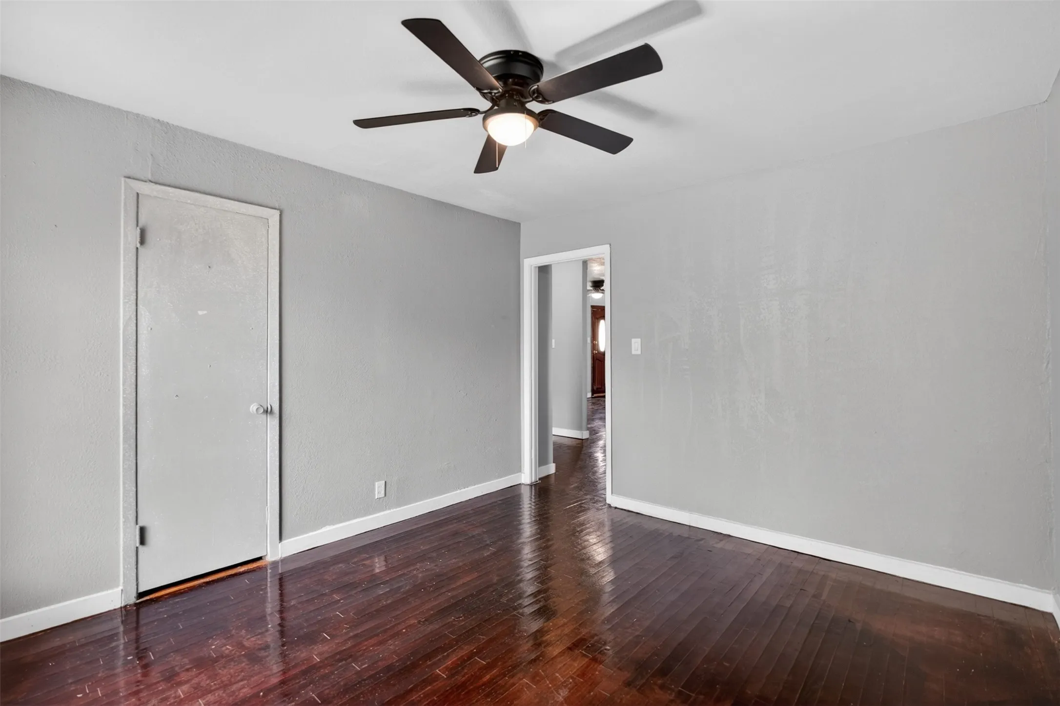 Single Family Residence For Sale in Johnson County , 604 Graham Street, Cleburne, Texas 76033, 4 Bedroom, 2 Bathroom, Garage spaces, 1,804 Sqft, built in 1940, mls#21271751, Real Estate Agent in Cleburne, Homes For Sale in Johnson county, Homes For Sale in Cleburne, Realtor in Cleburne Texas, Real Estate Brokerage Independent Realty Texas, Luminita Cordes Realtor