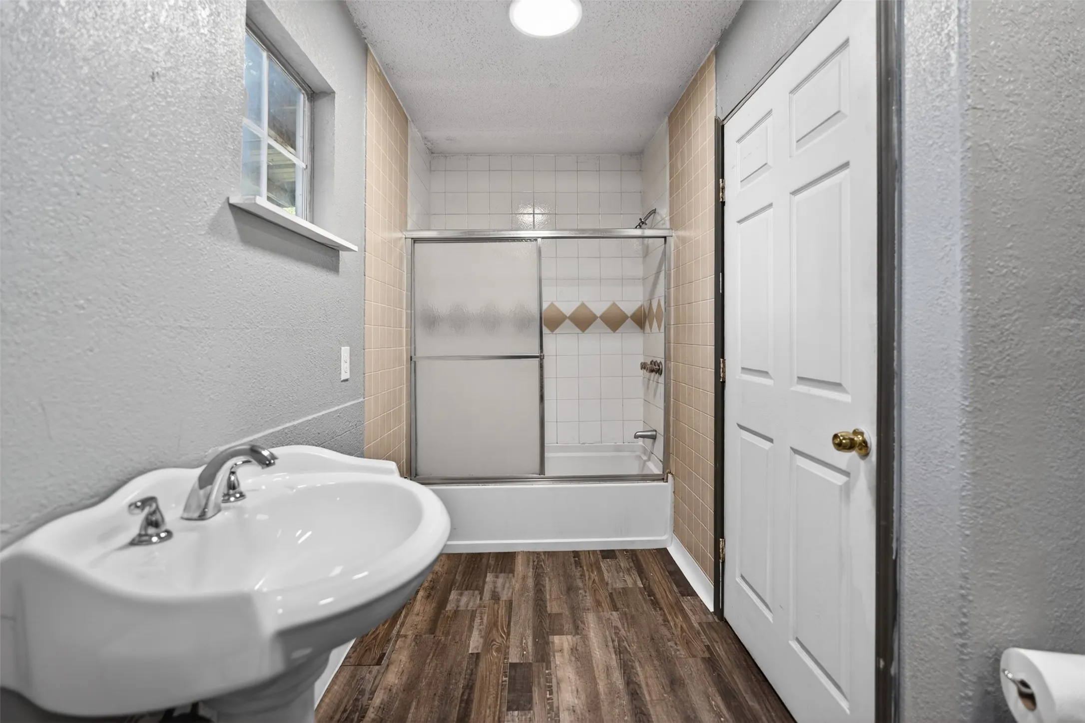 Single Family Residence For Sale in Johnson County , 604 Graham Street, Cleburne, Texas 76033, 4 Bedroom, 2 Bathroom, Garage spaces, 1,804 Sqft, built in 1940, mls#21271751, Real Estate Agent in Cleburne, Homes For Sale in Johnson county, Homes For Sale in Cleburne, Realtor in Cleburne Texas, Real Estate Brokerage Independent Realty Texas, Luminita Cordes Realtor