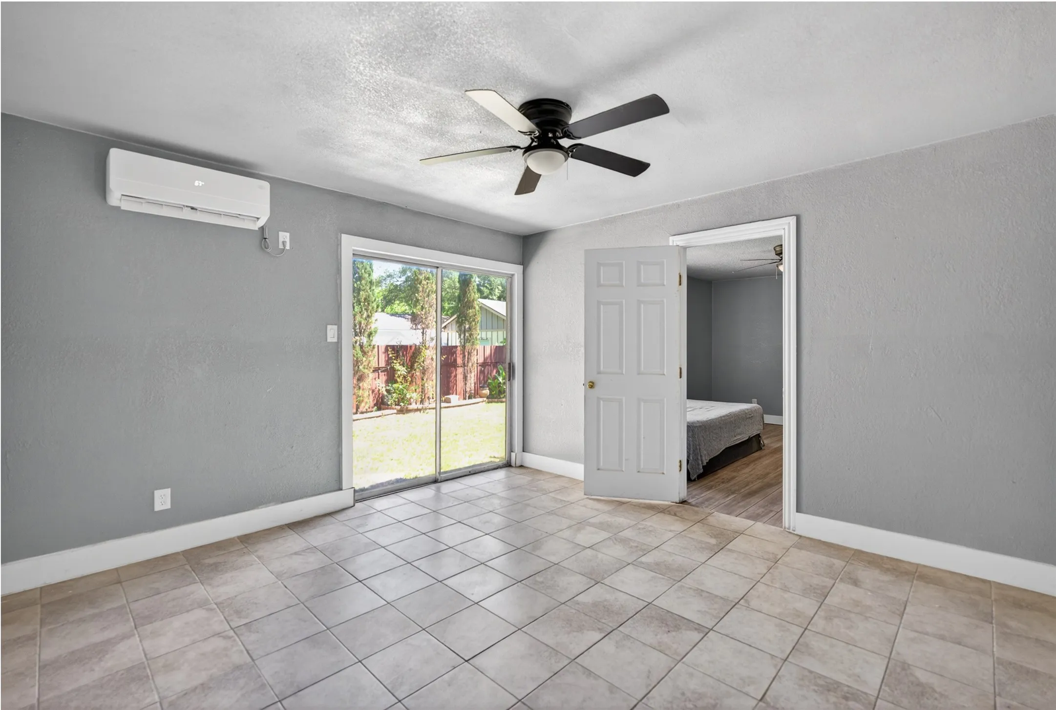 Single Family Residence For Sale in Johnson County , 604 Graham Street, Cleburne, Texas 76033, 4 Bedroom, 2 Bathroom, Garage spaces, 1,804 Sqft, built in 1940, mls#21271751, Real Estate Agent in Cleburne, Homes For Sale in Johnson county, Homes For Sale in Cleburne, Realtor in Cleburne Texas, Real Estate Brokerage Independent Realty Texas, Luminita Cordes Realtor