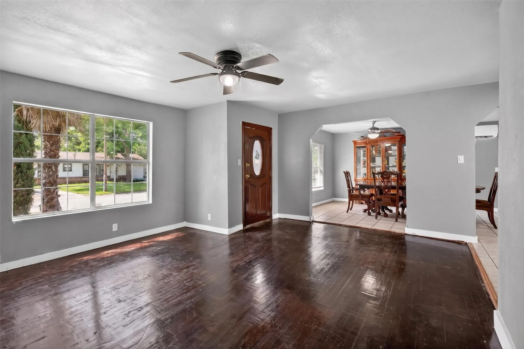 Single Family Residence For Sale in Johnson County , 604 Graham Street, Cleburne, Texas 76033, 4 Bedroom, 2 Bathroom, Garage spaces, 1,804 Sqft, built in 1940, mls#21271751, Real Estate Agent in Cleburne, Homes For Sale in Johnson county, Homes For Sale in Cleburne, Realtor in Cleburne Texas, Real Estate Brokerage Independent Realty Texas, Luminita Cordes Realtor