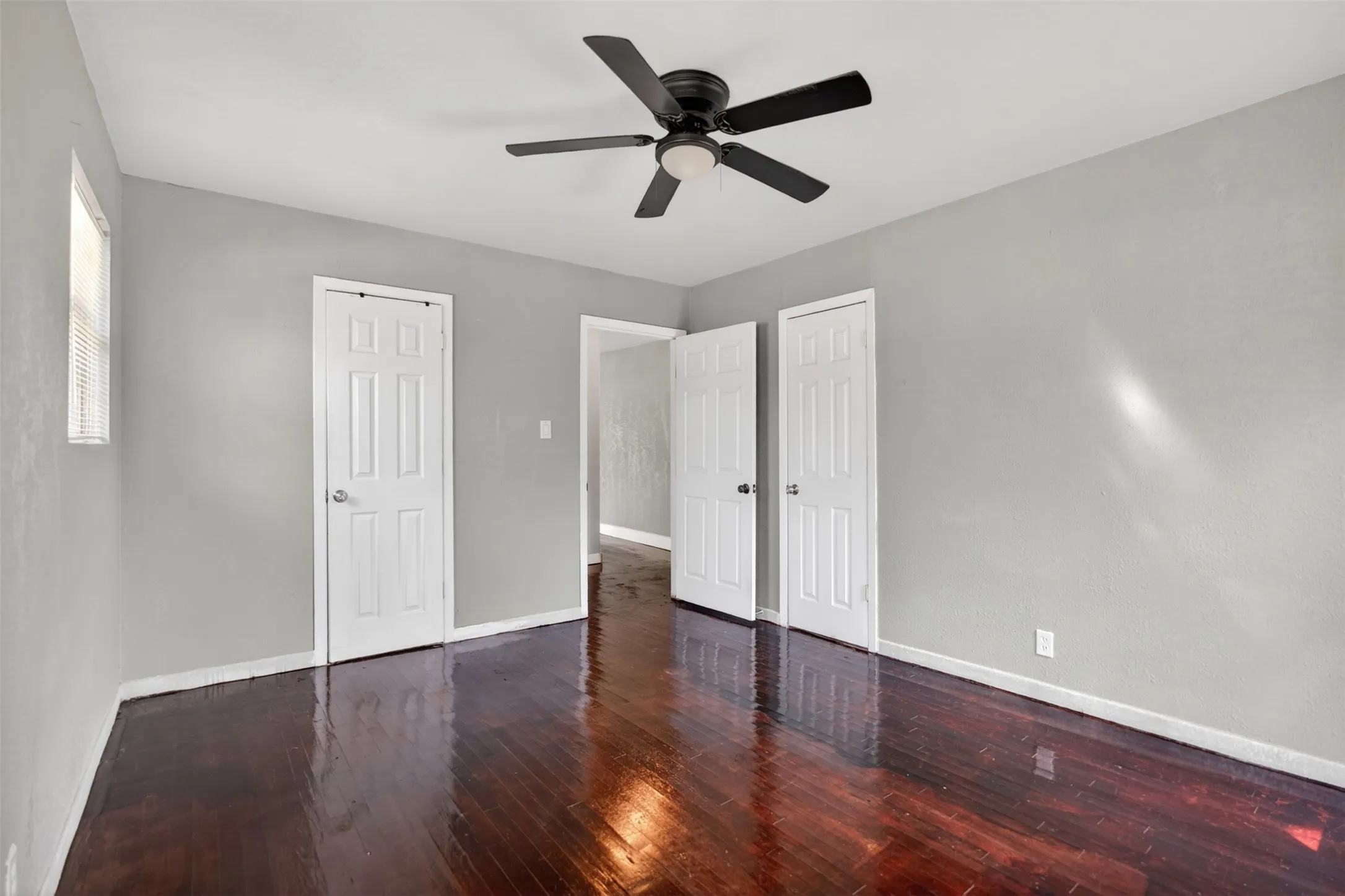Single Family Residence For Sale in Johnson County , 604 Graham Street, Cleburne, Texas 76033, 4 Bedroom, 2 Bathroom, Garage spaces, 1,804 Sqft, built in 1940, mls#21271751, Real Estate Agent in Cleburne, Homes For Sale in Johnson county, Homes For Sale in Cleburne, Realtor in Cleburne Texas, Real Estate Brokerage Independent Realty Texas, Luminita Cordes Realtor