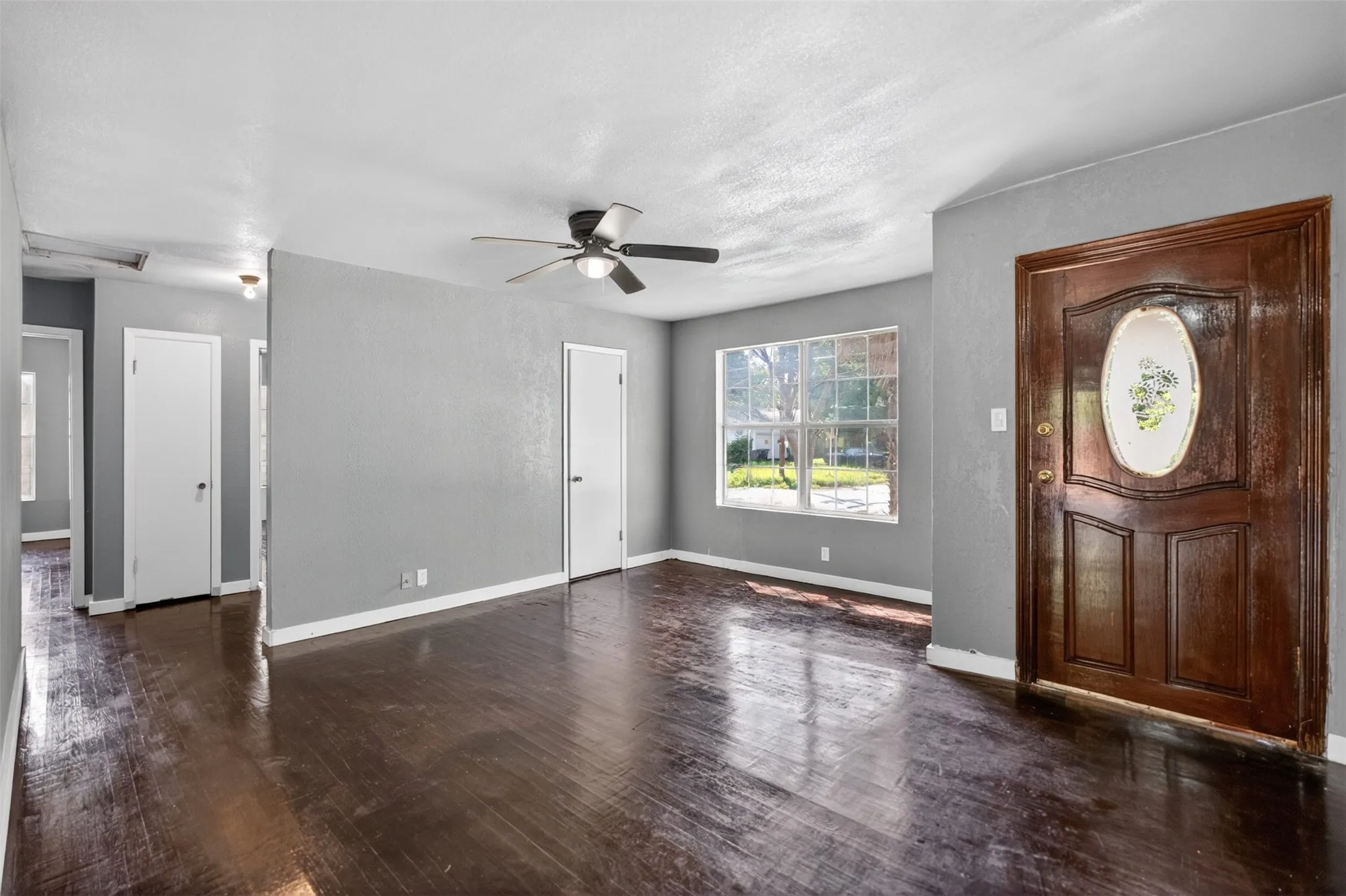 Single Family Residence For Sale in Johnson County , 604 Graham Street, Cleburne, Texas 76033, 4 Bedroom, 2 Bathroom, Garage spaces, 1,804 Sqft, built in 1940, mls#21271751, Real Estate Agent in Cleburne, Homes For Sale in Johnson county, Homes For Sale in Cleburne, Realtor in Cleburne Texas, Real Estate Brokerage Independent Realty Texas, Luminita Cordes Realtor