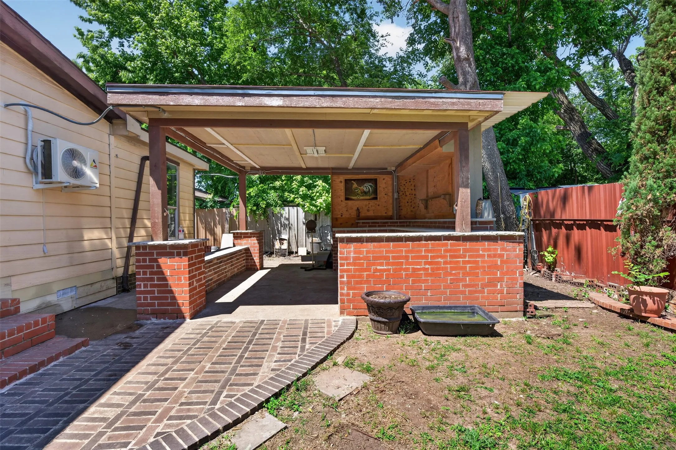 Single Family Residence For Sale in Johnson County , 604 Graham Street, Cleburne, Texas 76033, 4 Bedroom, 2 Bathroom, Garage spaces, 1,804 Sqft, built in 1940, mls#21271751, Real Estate Agent in Cleburne, Homes For Sale in Johnson county, Homes For Sale in Cleburne, Realtor in Cleburne Texas, Real Estate Brokerage Independent Realty Texas, Luminita Cordes Realtor