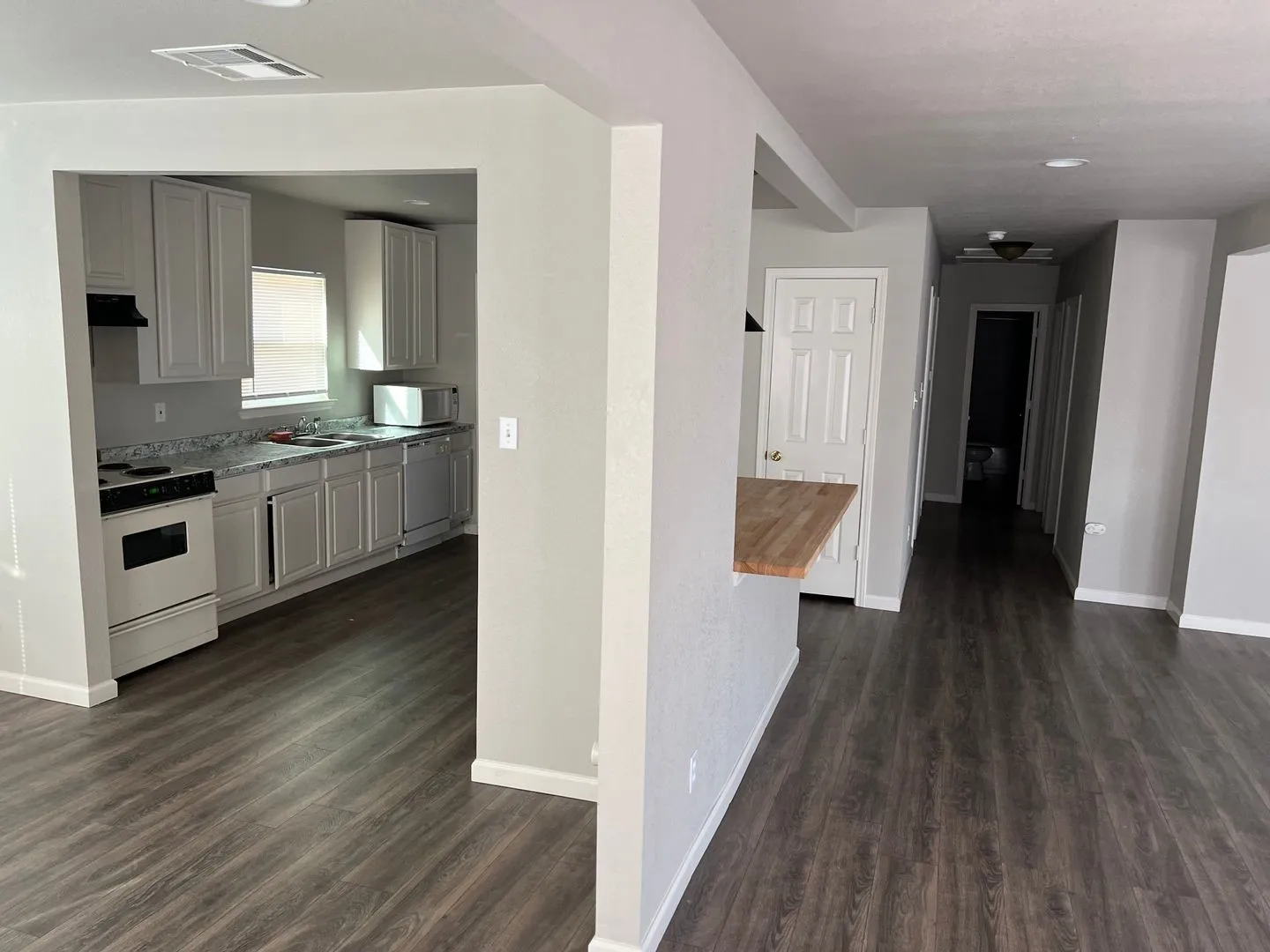 Single Family Residence For Rent in Denton County , 500 W Parkway Street 2, Denton, Texas 76201, 4 Bedrooms, 2 Bathrooms, Garage spaces, 2,350 Sqft, built in 1949, Price $2,300, mls#21272293, Real Estate Agent in Denton, Homes For Rent in Denton county, Homes For Rent in Denton, Realtor in Denton Texas, Real Estate Brokerage Independent Realty Texas, Luminita Cordes Realtor