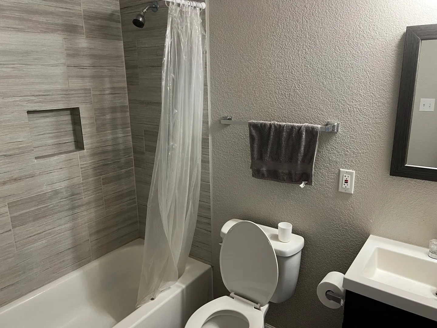 Single Family Residence For Rent in Denton County , 500 W Parkway Street 2, Denton, Texas 76201, 4 Bedrooms, 2 Bathrooms, Garage spaces, 2,350 Sqft, built in 1949, Price $2,300, mls#21272293, Real Estate Agent in Denton, Homes For Rent in Denton county, Homes For Rent in Denton, Realtor in Denton Texas, Real Estate Brokerage Independent Realty Texas, Luminita Cordes Realtor