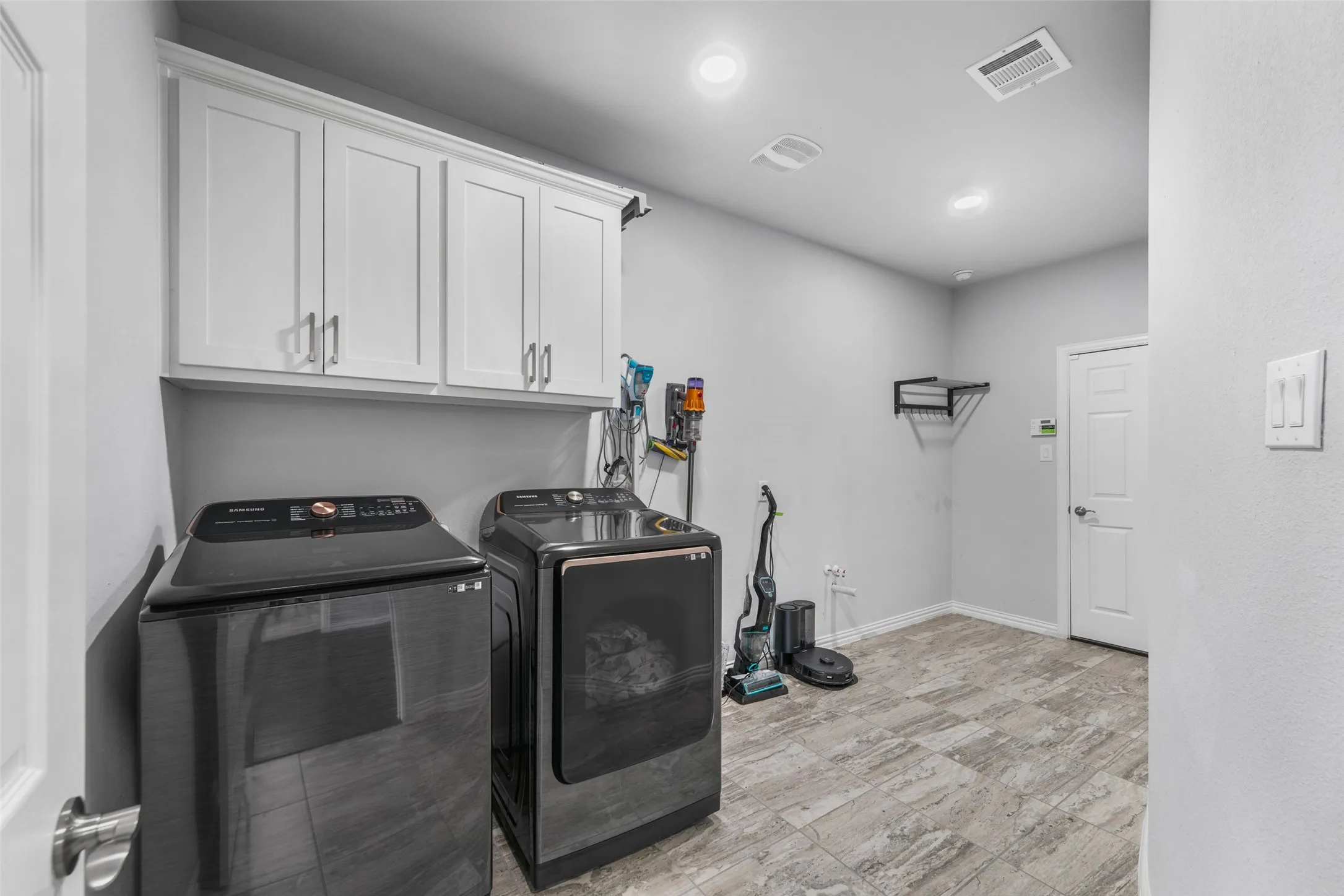 Single Family Residence For Rent in Collin County , 3217 Austin Bayou Trail, Celina, Texas 75078, 5 Bedroom, 4 Bathroom, 2 Garage spaces, 4,331 Sqft, built in 2022, Price $4,990, mls#21002638, Real Estate Agent in Celina, Homes For Rent in Collin county, Homes For Rent in Celina, Realtor in Celina Texas, Real Estate Brokerage Independent Realty Texas, Luminita Cordes Realtor