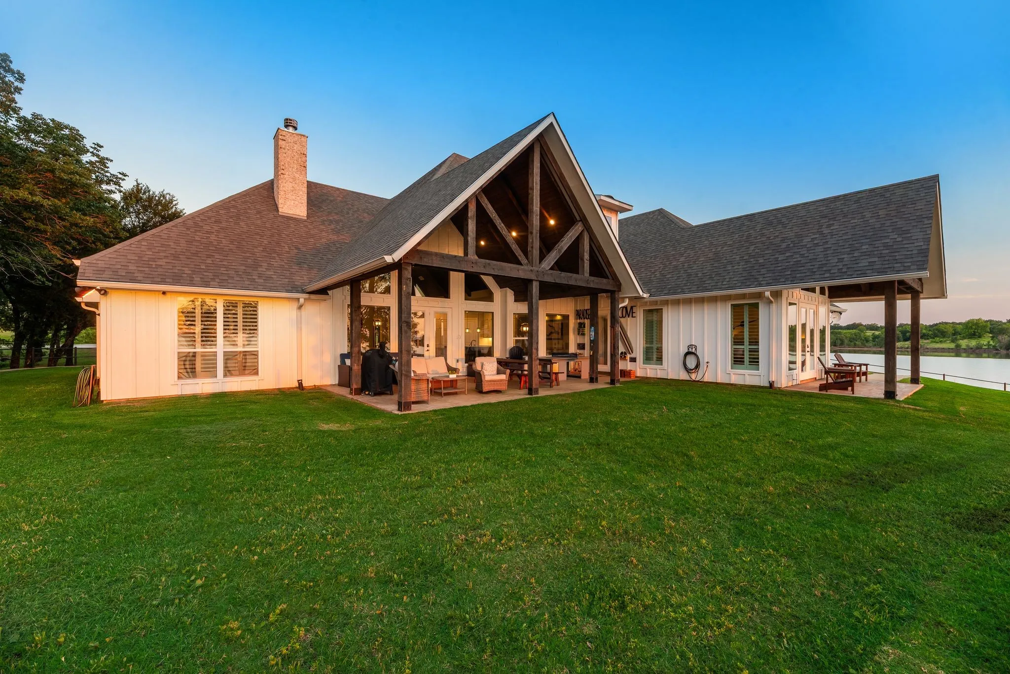 Single Family Residence For Sale in Navarro County , 1144 Paradise Cove, Streetman, Texas 75859, 6 Bedroom, 7 Bathroom, 3 Garage spaces, 4,041 Sqft, built in 2021, mls#21271785, Real Estate Agent in Streetman, Homes For Sale in Navarro county, Homes For Sale in Streetman, Realtor in Streetman Texas, Real Estate Brokerage Independent Realty Texas, Luminita Cordes Realtor