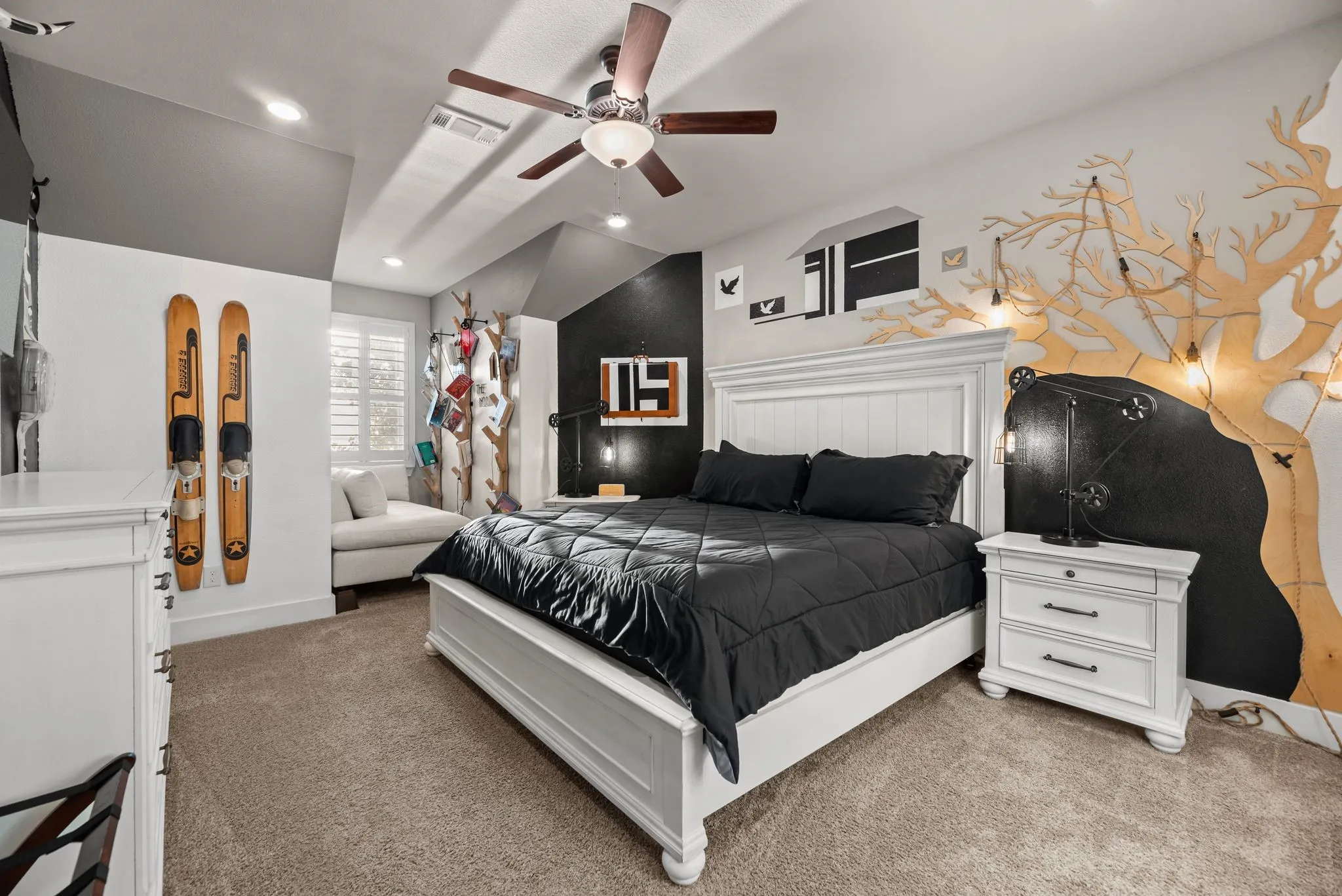 Single Family Residence For Sale in Navarro County , 1144 Paradise Cove, Streetman, Texas 75859, 6 Bedroom, 7 Bathroom, 3 Garage spaces, 4,041 Sqft, built in 2021, mls#21271785, Real Estate Agent in Streetman, Homes For Sale in Navarro county, Homes For Sale in Streetman, Realtor in Streetman Texas, Real Estate Brokerage Independent Realty Texas, Luminita Cordes Realtor