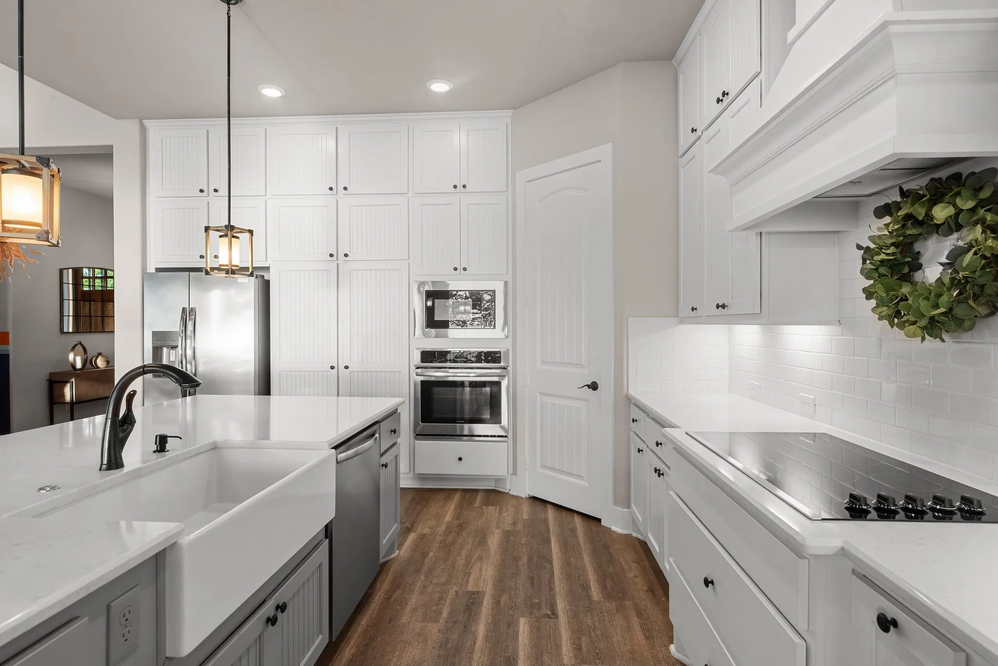 Single Family Residence For Sale in Navarro County , 1144 Paradise Cove, Streetman, Texas 75859, 6 Bedroom, 7 Bathroom, 3 Garage spaces, 4,041 Sqft, built in 2021, mls#21271785, Real Estate Agent in Streetman, Homes For Sale in Navarro county, Homes For Sale in Streetman, Realtor in Streetman Texas, Real Estate Brokerage Independent Realty Texas, Luminita Cordes Realtor