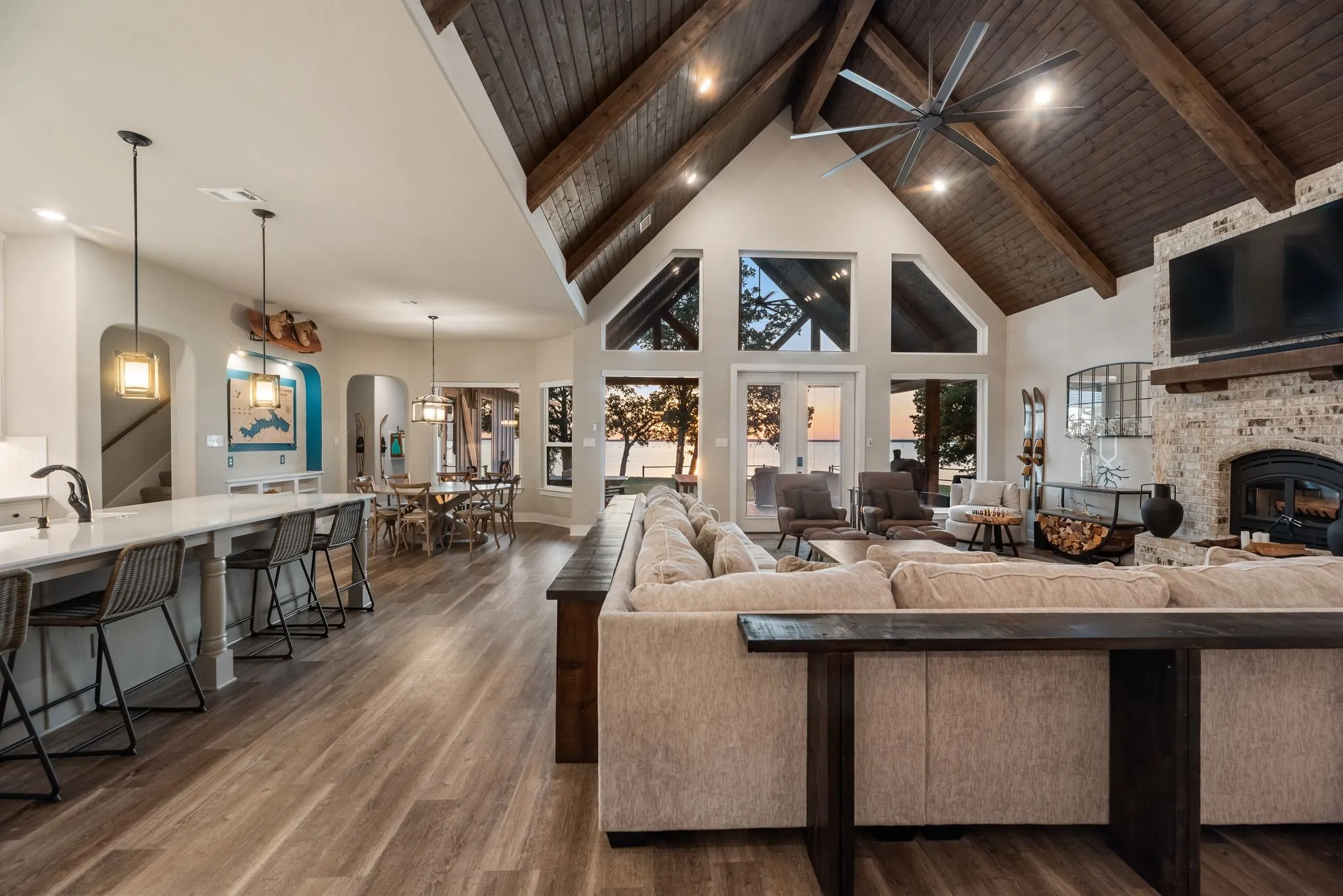 Single Family Residence For Sale in Navarro County , 1144 Paradise Cove, Streetman, Texas 75859, 6 Bedroom, 7 Bathroom, 3 Garage spaces, 4,041 Sqft, built in 2021, mls#21271785, Real Estate Agent in Streetman, Homes For Sale in Navarro county, Homes For Sale in Streetman, Realtor in Streetman Texas, Real Estate Brokerage Independent Realty Texas, Luminita Cordes Realtor