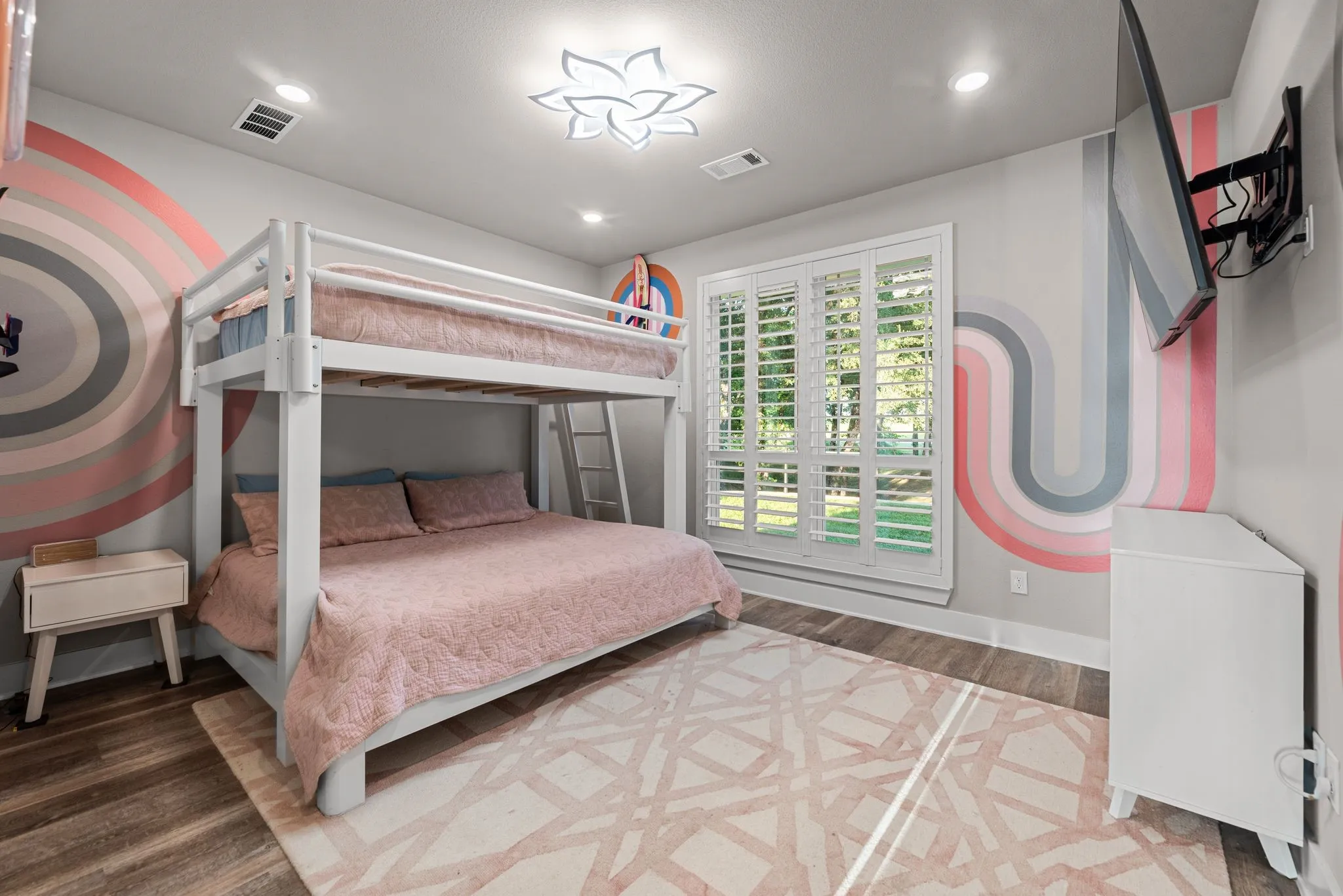 Single Family Residence For Sale in Navarro County , 1144 Paradise Cove, Streetman, Texas 75859, 6 Bedroom, 7 Bathroom, 3 Garage spaces, 4,041 Sqft, built in 2021, mls#21271785, Real Estate Agent in Streetman, Homes For Sale in Navarro county, Homes For Sale in Streetman, Realtor in Streetman Texas, Real Estate Brokerage Independent Realty Texas, Luminita Cordes Realtor