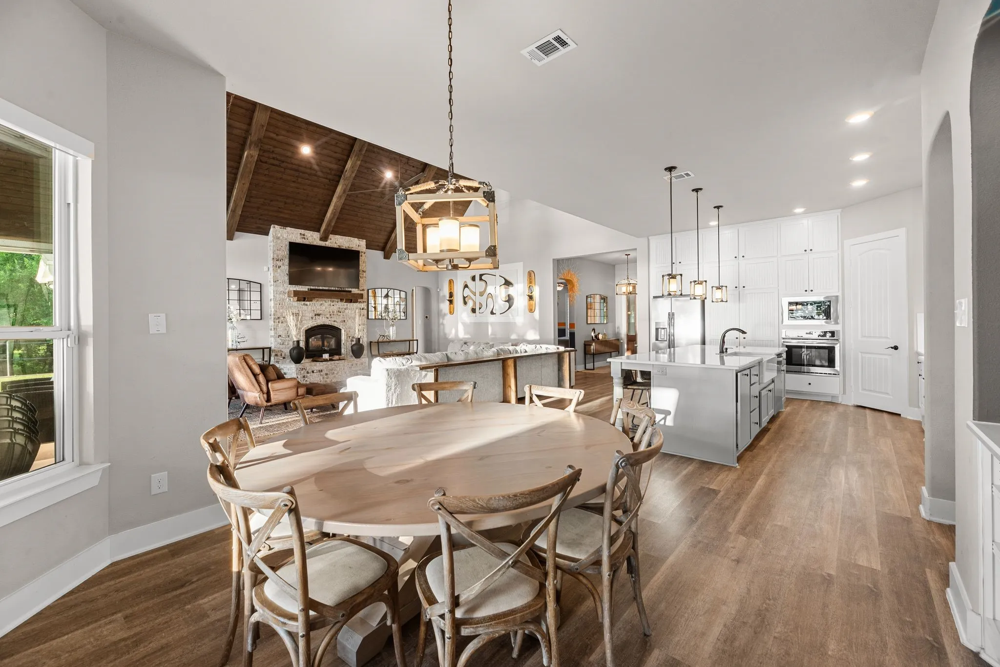 Single Family Residence For Sale in Navarro County , 1144 Paradise Cove, Streetman, Texas 75859, 6 Bedroom, 7 Bathroom, 3 Garage spaces, 4,041 Sqft, built in 2021, mls#21271785, Real Estate Agent in Streetman, Homes For Sale in Navarro county, Homes For Sale in Streetman, Realtor in Streetman Texas, Real Estate Brokerage Independent Realty Texas, Luminita Cordes Realtor