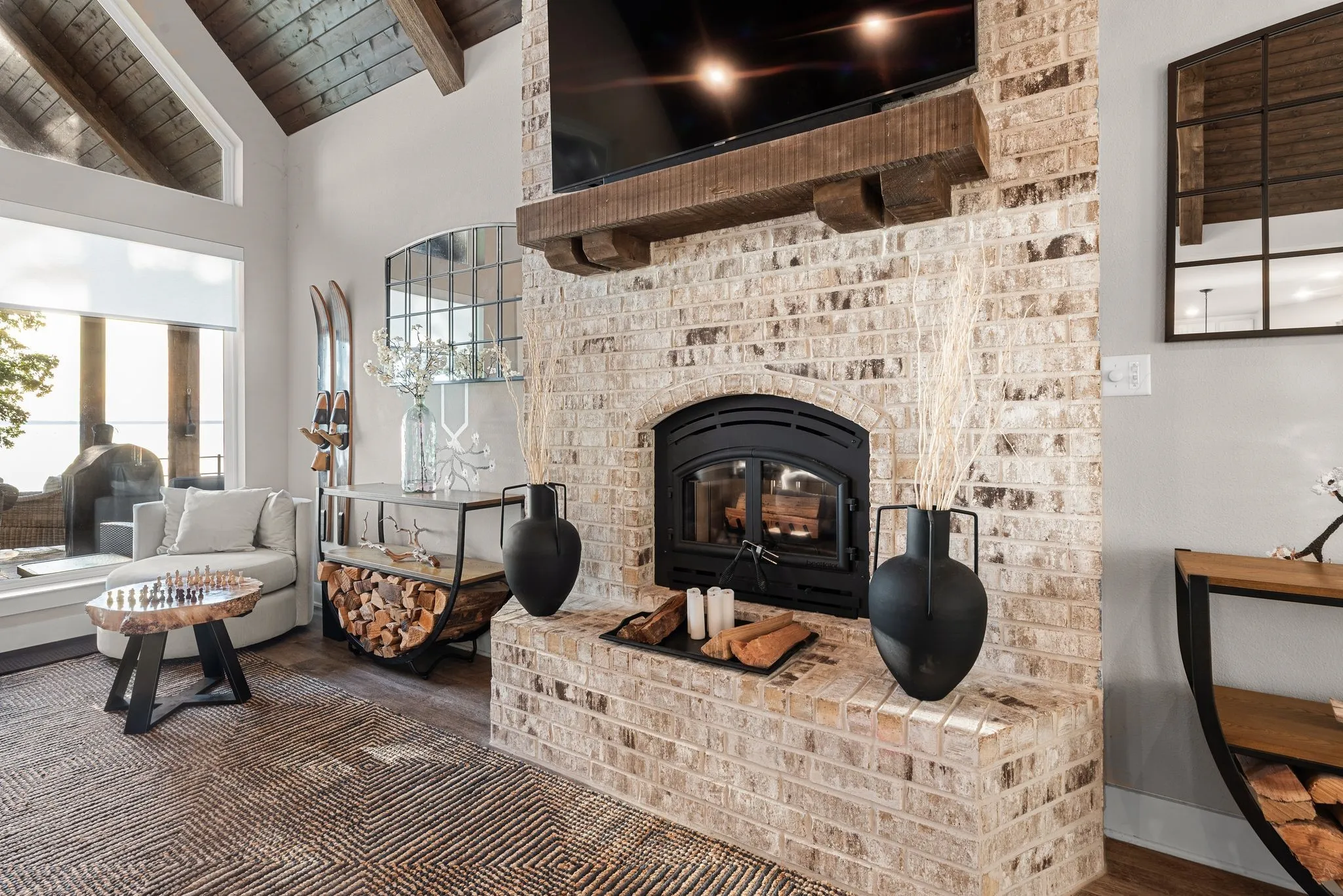 Single Family Residence For Sale in Navarro County , 1144 Paradise Cove, Streetman, Texas 75859, 6 Bedroom, 7 Bathroom, 3 Garage spaces, 4,041 Sqft, built in 2021, mls#21271785, Real Estate Agent in Streetman, Homes For Sale in Navarro county, Homes For Sale in Streetman, Realtor in Streetman Texas, Real Estate Brokerage Independent Realty Texas, Luminita Cordes Realtor