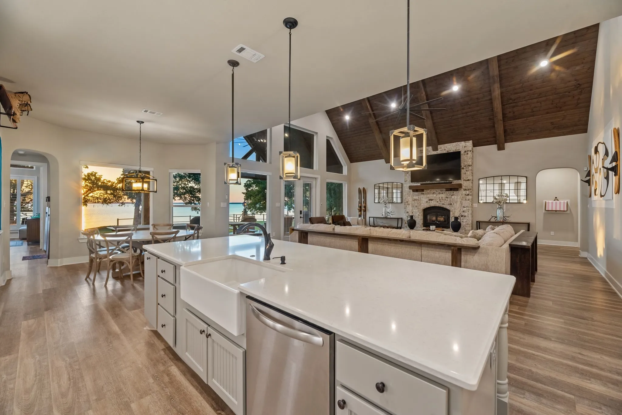 Single Family Residence For Sale in Navarro County , 1144 Paradise Cove, Streetman, Texas 75859, 6 Bedroom, 7 Bathroom, 3 Garage spaces, 4,041 Sqft, built in 2021, mls#21271785, Real Estate Agent in Streetman, Homes For Sale in Navarro county, Homes For Sale in Streetman, Realtor in Streetman Texas, Real Estate Brokerage Independent Realty Texas, Luminita Cordes Realtor