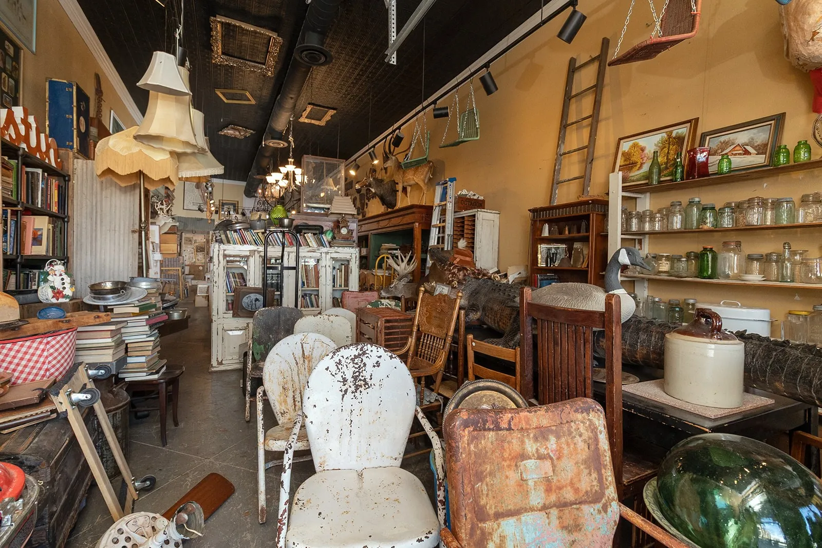Business For Sale in Mc Culloch County , 107, 109, 115 W Commerce Street, Brady, Texas 76825, 0, 0, Garage spaces, 7,080 Sqft, built in 1920, mls#21242995, Real Estate Agent in Brady, Homes For Sale in Mc Culloch county, Homes For Sale in Brady, Realtor in Brady Texas, Real Estate Brokerage Independent Realty Texas, Luminita Cordes Realtor