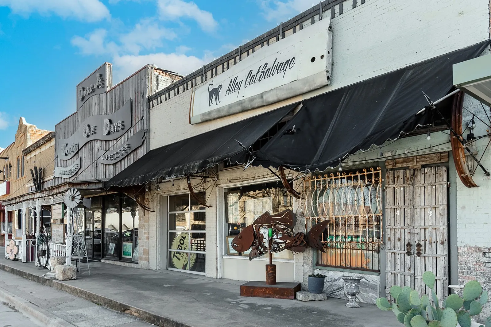 Business For Sale in Mc Culloch County , 107, 109, 115 W Commerce Street, Brady, Texas 76825, 0, 0, Garage spaces, 7,080 Sqft, built in 1920, mls#21242995, Real Estate Agent in Brady, Homes For Sale in Mc Culloch county, Homes For Sale in Brady, Realtor in Brady Texas, Real Estate Brokerage Independent Realty Texas, Luminita Cordes Realtor