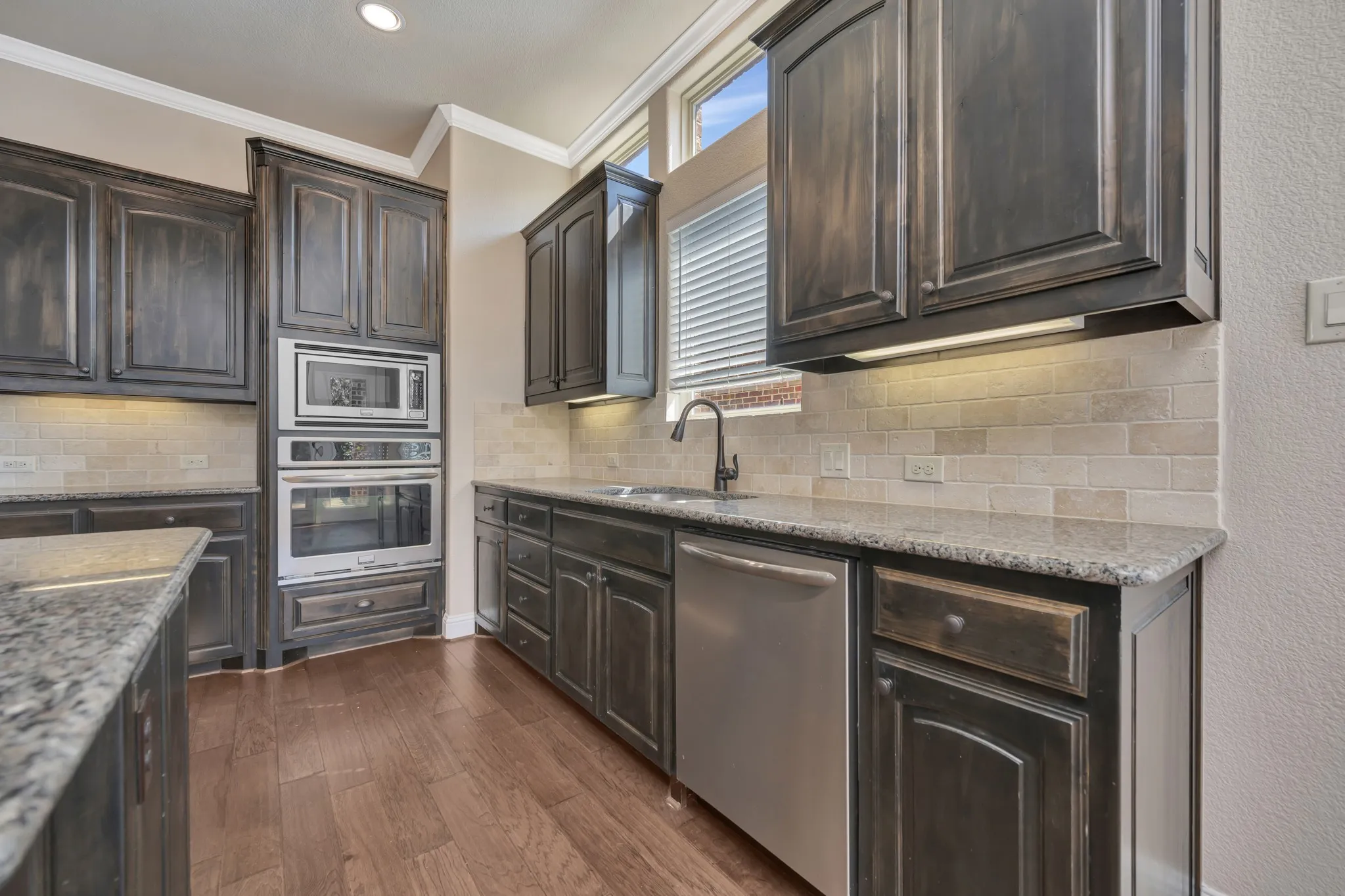 Single Family Residence For Sale in Denton County , 448 Chestnut Lane, Roanoke, Texas 76262, 3 Bedroom, 2 Bathroom, 2 Garage spaces, 2,083 Sqft, built in 2014, mls#21268331, Real Estate Agent in Roanoke, Homes For Sale in Denton county, Homes For Sale in Roanoke, Realtor in Roanoke Texas, Real Estate Brokerage Independent Realty Texas, Luminita Cordes Realtor