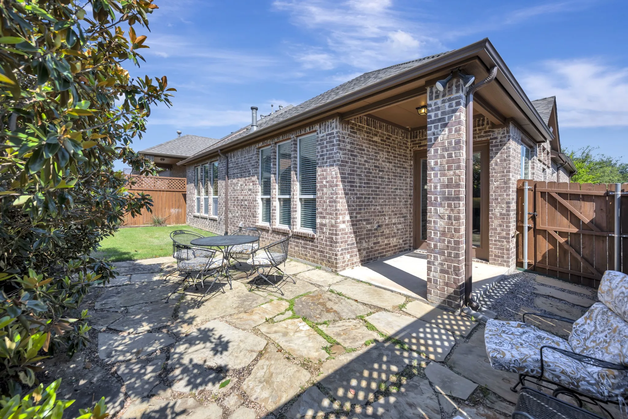 Single Family Residence For Sale in Denton County , 448 Chestnut Lane, Roanoke, Texas 76262, 3 Bedroom, 2 Bathroom, 2 Garage spaces, 2,083 Sqft, built in 2014, mls#21268331, Real Estate Agent in Roanoke, Homes For Sale in Denton county, Homes For Sale in Roanoke, Realtor in Roanoke Texas, Real Estate Brokerage Independent Realty Texas, Luminita Cordes Realtor