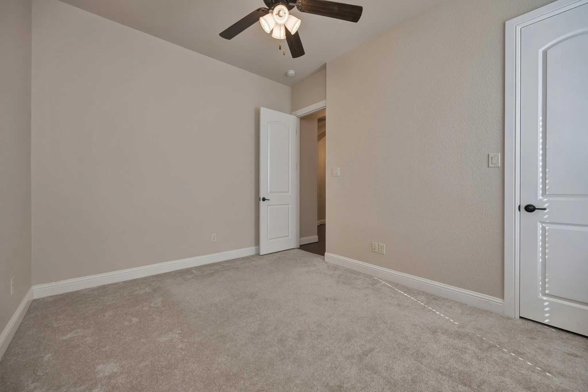 Single Family Residence For Sale in Denton County , 448 Chestnut Lane, Roanoke, Texas 76262, 3 Bedroom, 2 Bathroom, 2 Garage spaces, 2,083 Sqft, built in 2014, mls#21268331, Real Estate Agent in Roanoke, Homes For Sale in Denton county, Homes For Sale in Roanoke, Realtor in Roanoke Texas, Real Estate Brokerage Independent Realty Texas, Luminita Cordes Realtor