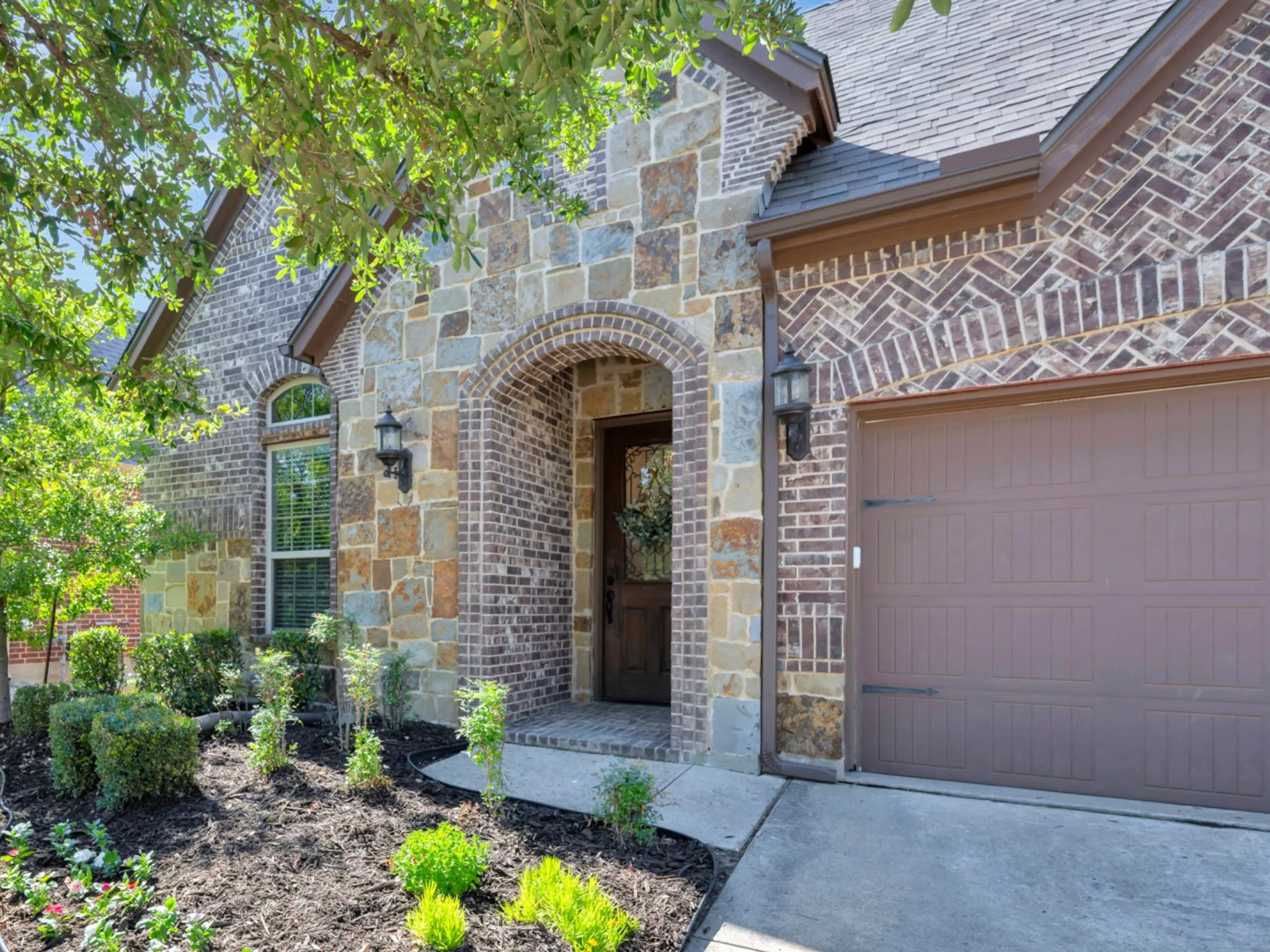 Single Family Residence For Sale in Denton County , 448 Chestnut Lane, Roanoke, Texas 76262, 3 Bedroom, 2 Bathroom, 2 Garage spaces, 2,083 Sqft, built in 2014, mls#21268331, Real Estate Agent in Roanoke, Homes For Sale in Denton county, Homes For Sale in Roanoke, Realtor in Roanoke Texas, Real Estate Brokerage Independent Realty Texas, Luminita Cordes Realtor