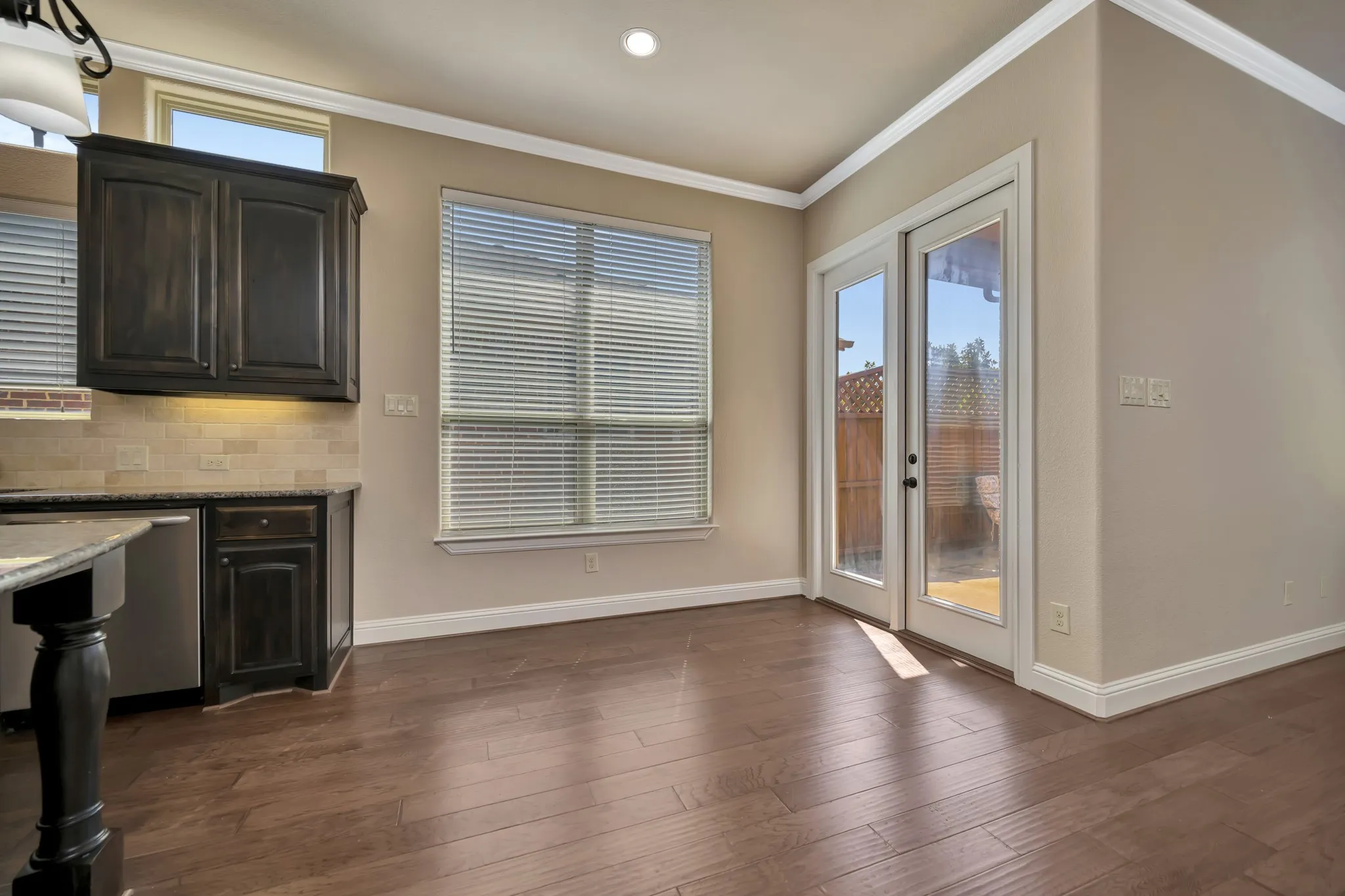 Single Family Residence For Sale in Denton County , 448 Chestnut Lane, Roanoke, Texas 76262, 3 Bedroom, 2 Bathroom, 2 Garage spaces, 2,083 Sqft, built in 2014, mls#21268331, Real Estate Agent in Roanoke, Homes For Sale in Denton county, Homes For Sale in Roanoke, Realtor in Roanoke Texas, Real Estate Brokerage Independent Realty Texas, Luminita Cordes Realtor