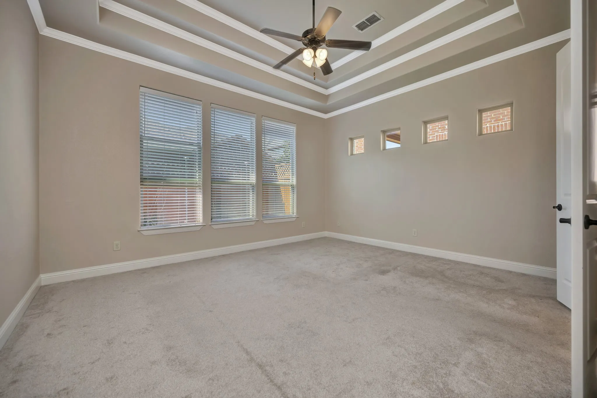Single Family Residence For Sale in Denton County , 448 Chestnut Lane, Roanoke, Texas 76262, 3 Bedroom, 2 Bathroom, 2 Garage spaces, 2,083 Sqft, built in 2014, mls#21268331, Real Estate Agent in Roanoke, Homes For Sale in Denton county, Homes For Sale in Roanoke, Realtor in Roanoke Texas, Real Estate Brokerage Independent Realty Texas, Luminita Cordes Realtor