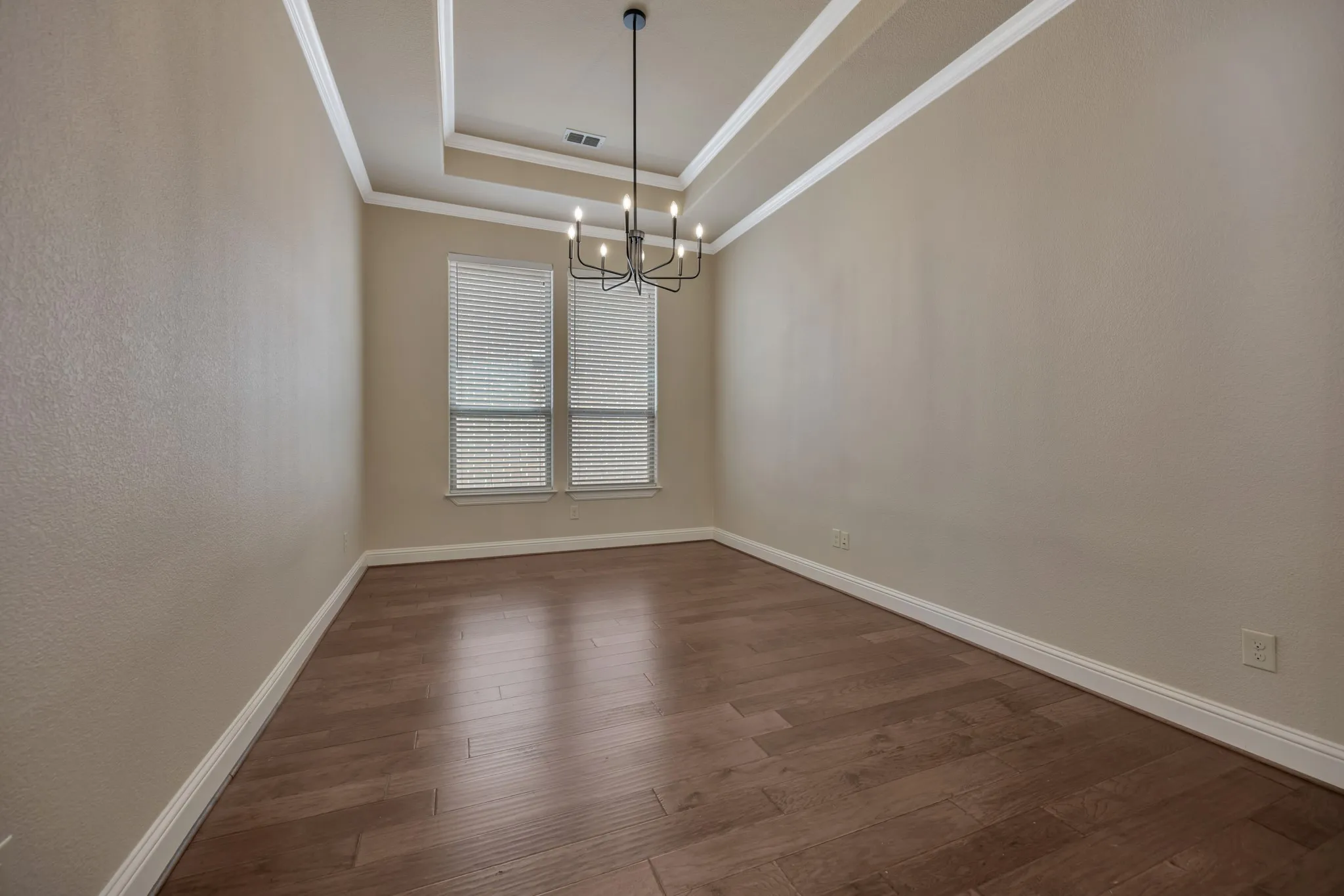 Single Family Residence For Sale in Denton County , 448 Chestnut Lane, Roanoke, Texas 76262, 3 Bedroom, 2 Bathroom, 2 Garage spaces, 2,083 Sqft, built in 2014, mls#21268331, Real Estate Agent in Roanoke, Homes For Sale in Denton county, Homes For Sale in Roanoke, Realtor in Roanoke Texas, Real Estate Brokerage Independent Realty Texas, Luminita Cordes Realtor