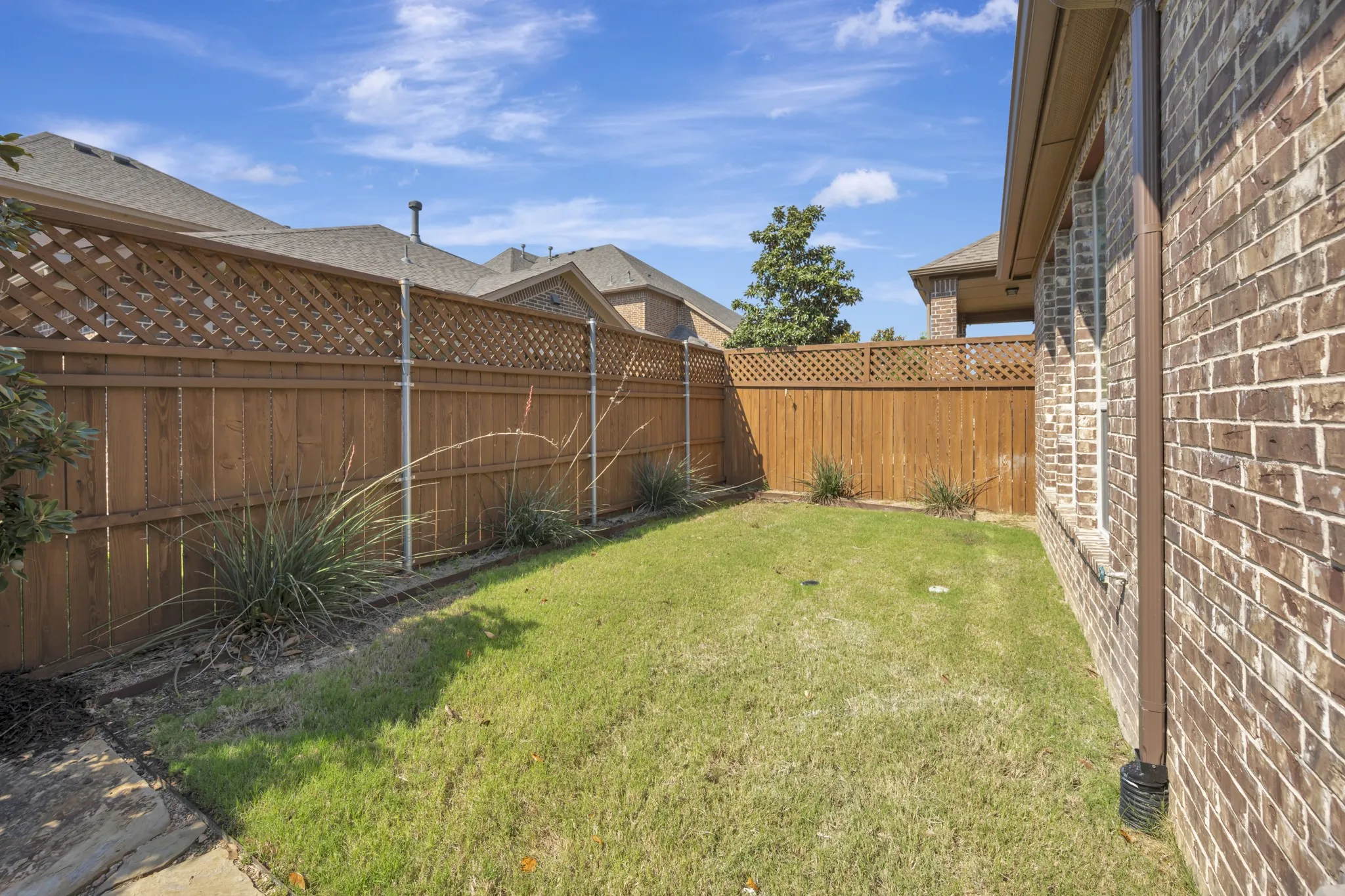 Single Family Residence For Sale in Denton County , 448 Chestnut Lane, Roanoke, Texas 76262, 3 Bedroom, 2 Bathroom, 2 Garage spaces, 2,083 Sqft, built in 2014, mls#21268331, Real Estate Agent in Roanoke, Homes For Sale in Denton county, Homes For Sale in Roanoke, Realtor in Roanoke Texas, Real Estate Brokerage Independent Realty Texas, Luminita Cordes Realtor