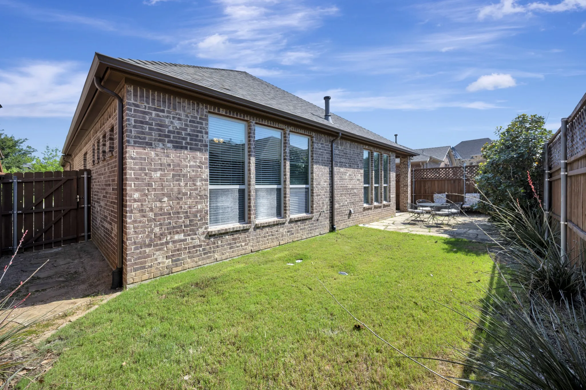Single Family Residence For Sale in Denton County , 448 Chestnut Lane, Roanoke, Texas 76262, 3 Bedroom, 2 Bathroom, 2 Garage spaces, 2,083 Sqft, built in 2014, mls#21268331, Real Estate Agent in Roanoke, Homes For Sale in Denton county, Homes For Sale in Roanoke, Realtor in Roanoke Texas, Real Estate Brokerage Independent Realty Texas, Luminita Cordes Realtor