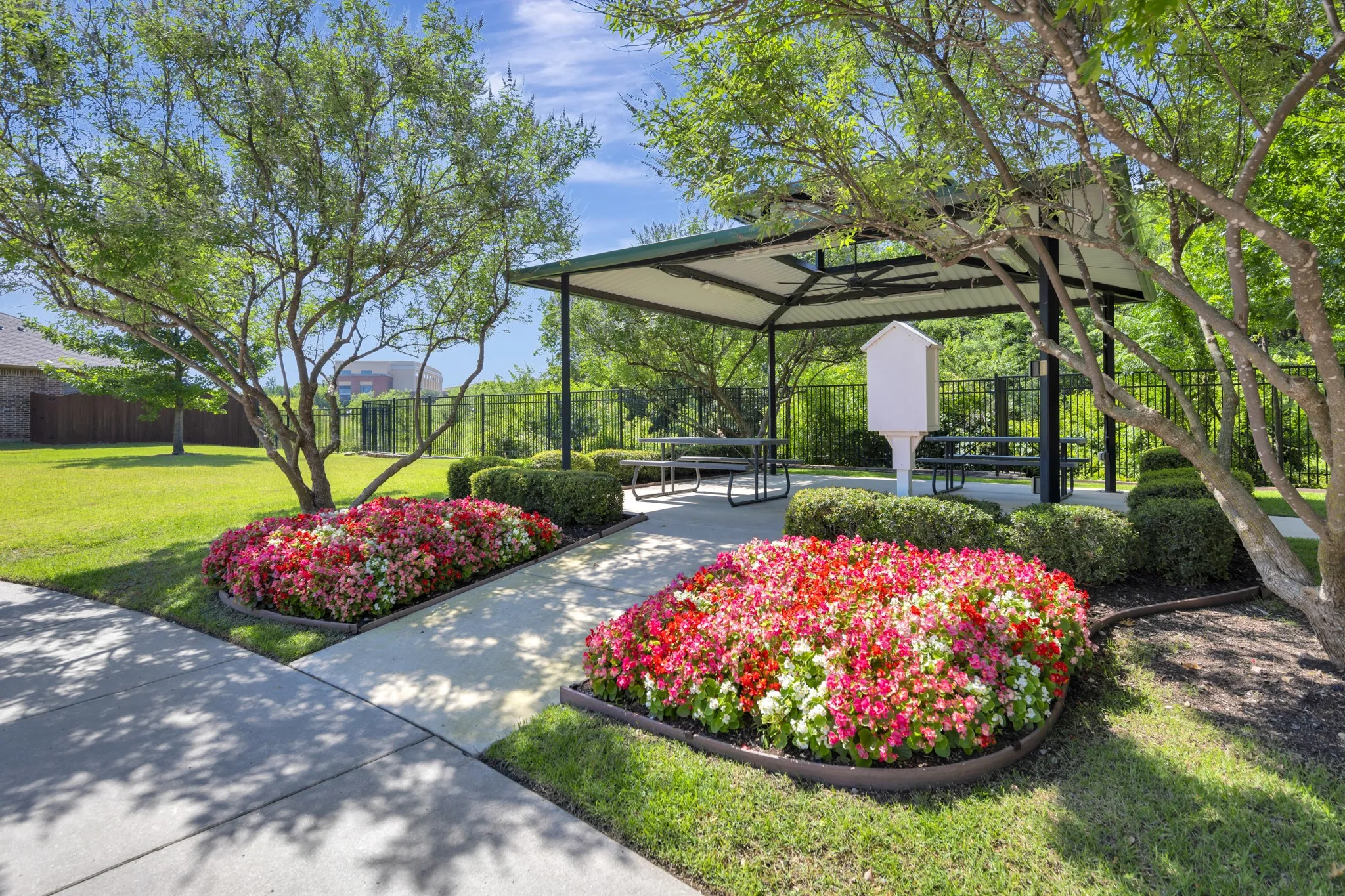 Single Family Residence For Sale in Denton County , 448 Chestnut Lane, Roanoke, Texas 76262, 3 Bedroom, 2 Bathroom, 2 Garage spaces, 2,083 Sqft, built in 2014, mls#21268331, Real Estate Agent in Roanoke, Homes For Sale in Denton county, Homes For Sale in Roanoke, Realtor in Roanoke Texas, Real Estate Brokerage Independent Realty Texas, Luminita Cordes Realtor