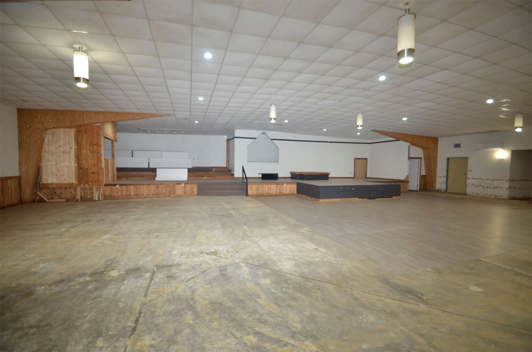 clear span room